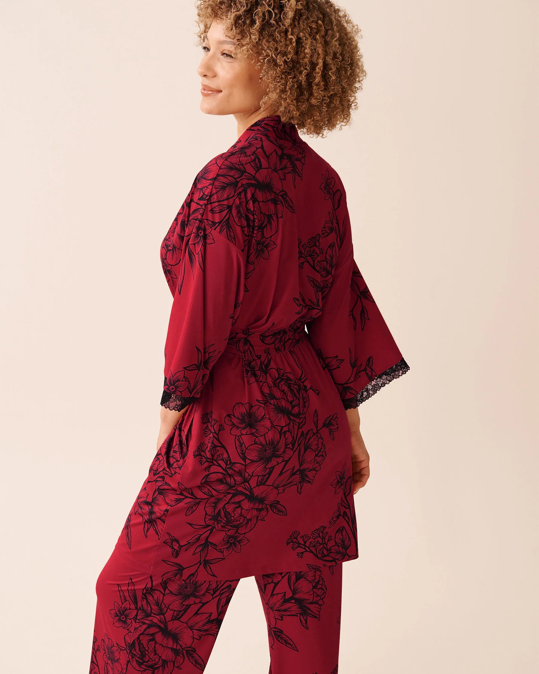 La Vie en Rose_Savvy Red Flowers_Crimson Bloom Recycled Fibers Lace Trim Kimono_60600109_P60419_05