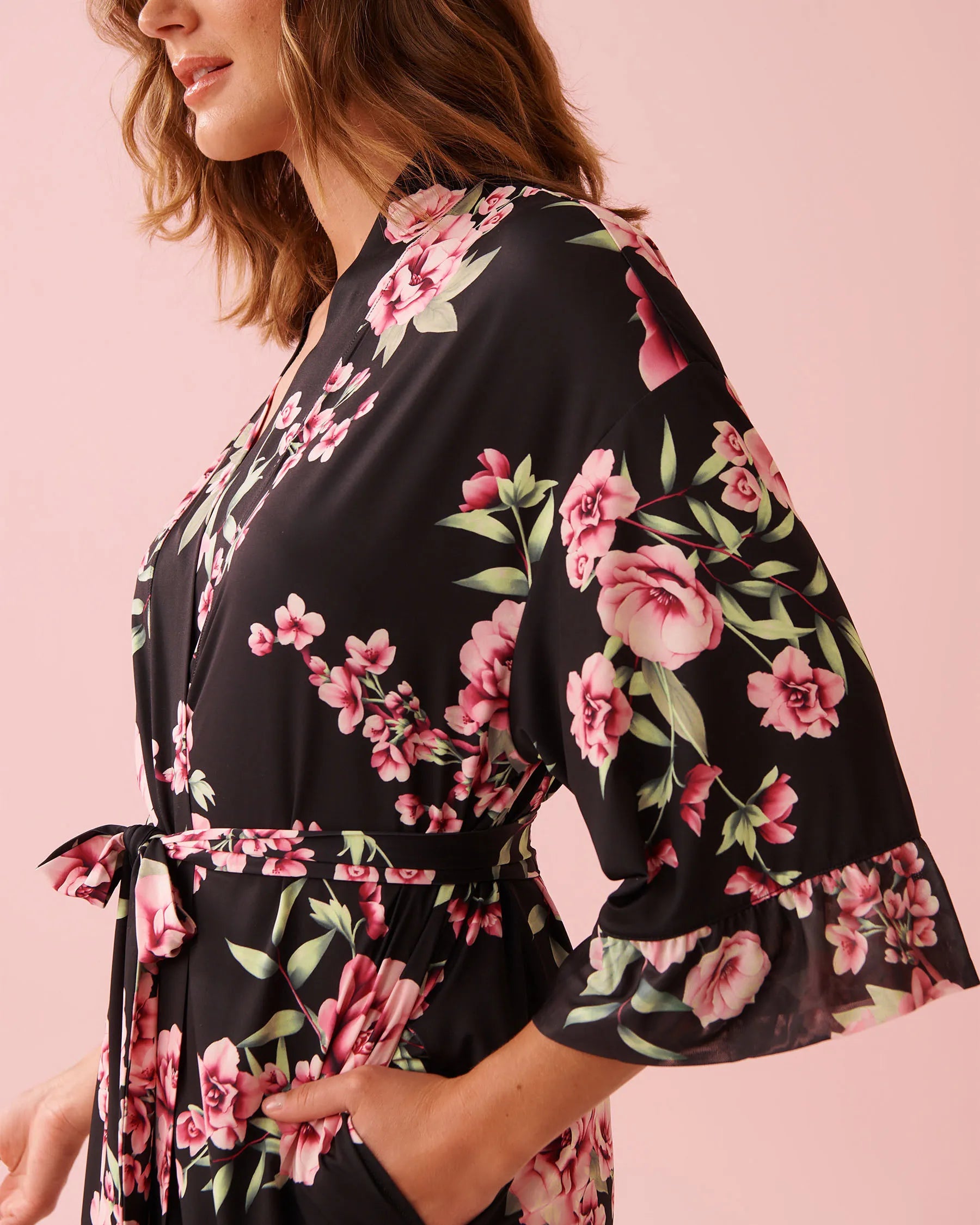 La Vie en Rose_Black & Pink Flowers_Peony Print Recycled Fibers Mesh Trim Kimono_60600111_P00489_03