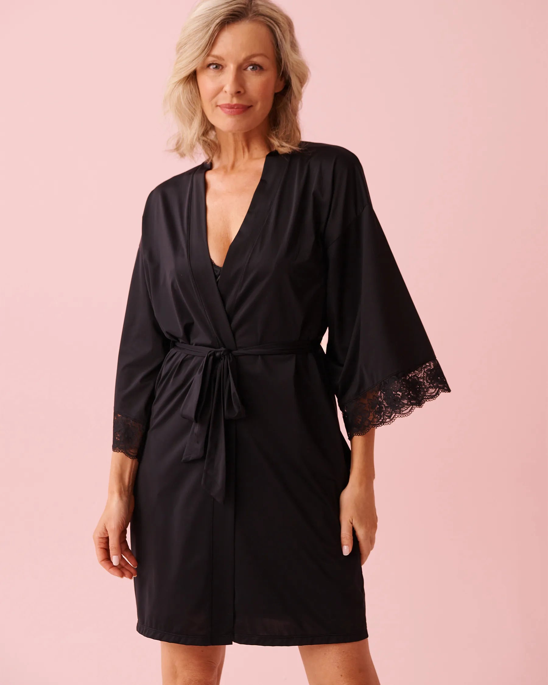 La Vie en Rose_Black Beauty_Lace Trim Kimono_60600113_00001_01