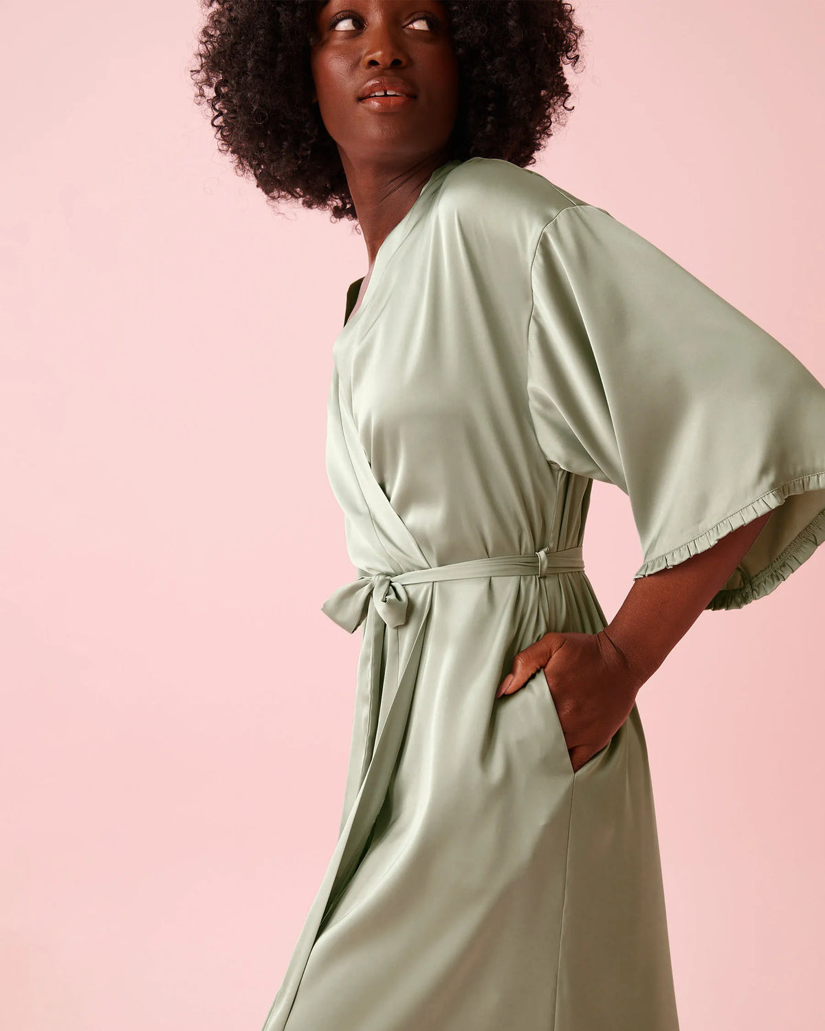 La Vie en Rose_Mineral Gray_Satin Long Kimono_60600114_30059_03