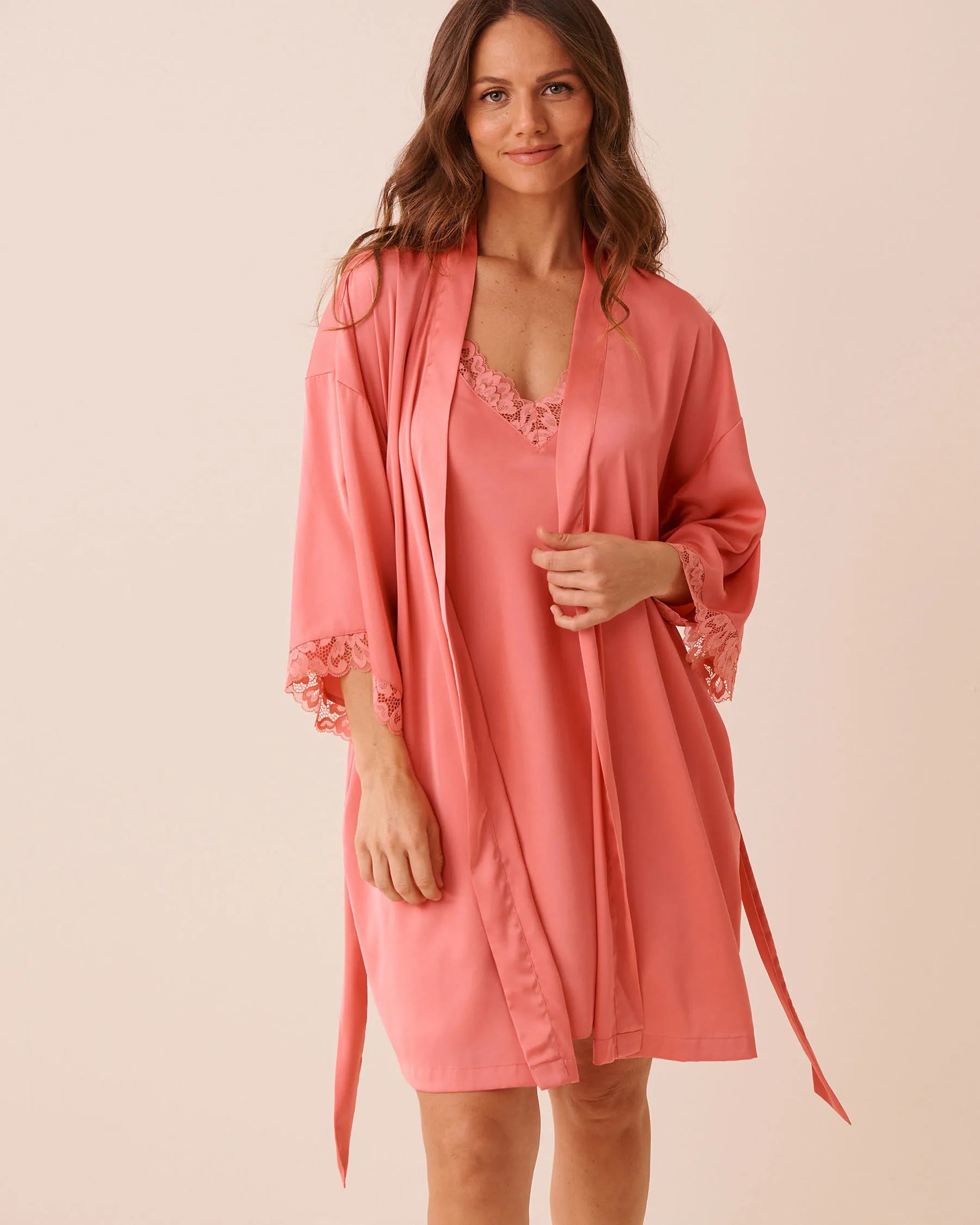 La Vie en Rose Flamingo Plume Women LUXURY EDITION Lace Trim Satin Kimono SKU: 60600117_60239 Image 04