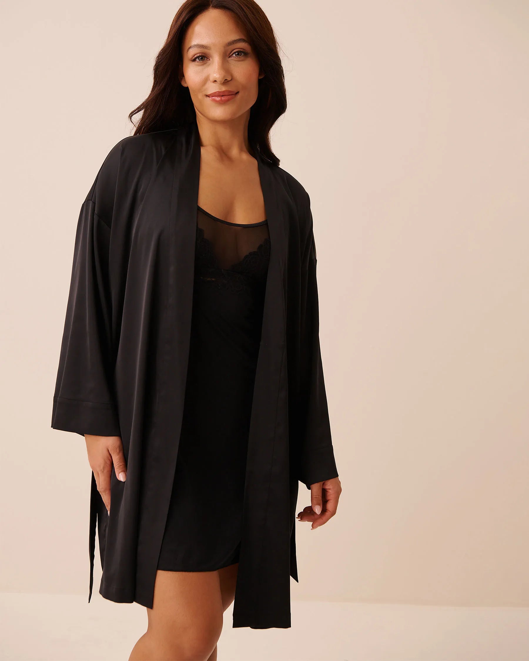 La Vie en Rose Black Beauty Women LUXURY EDITION Satin Kimono SKU: 60600119_00001 Image 04