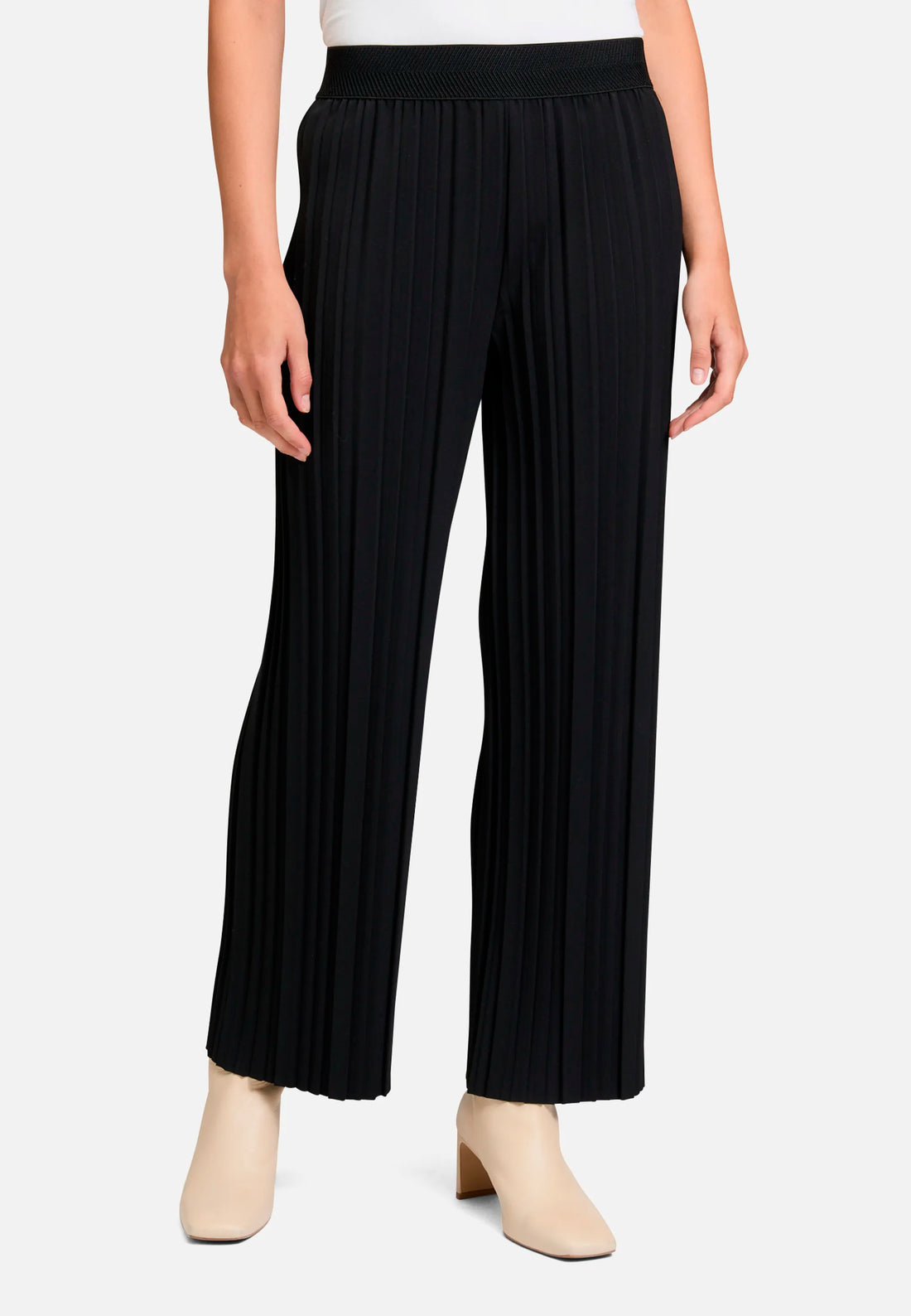 Betty Barclay_Black_Solid-Color Culottes_6066-2420_9045_02