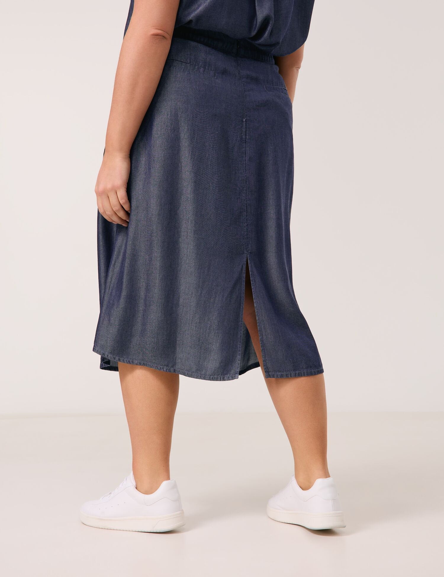 Samoon_Flowing Skirt in a Denim Look_610603-21128_8989_06