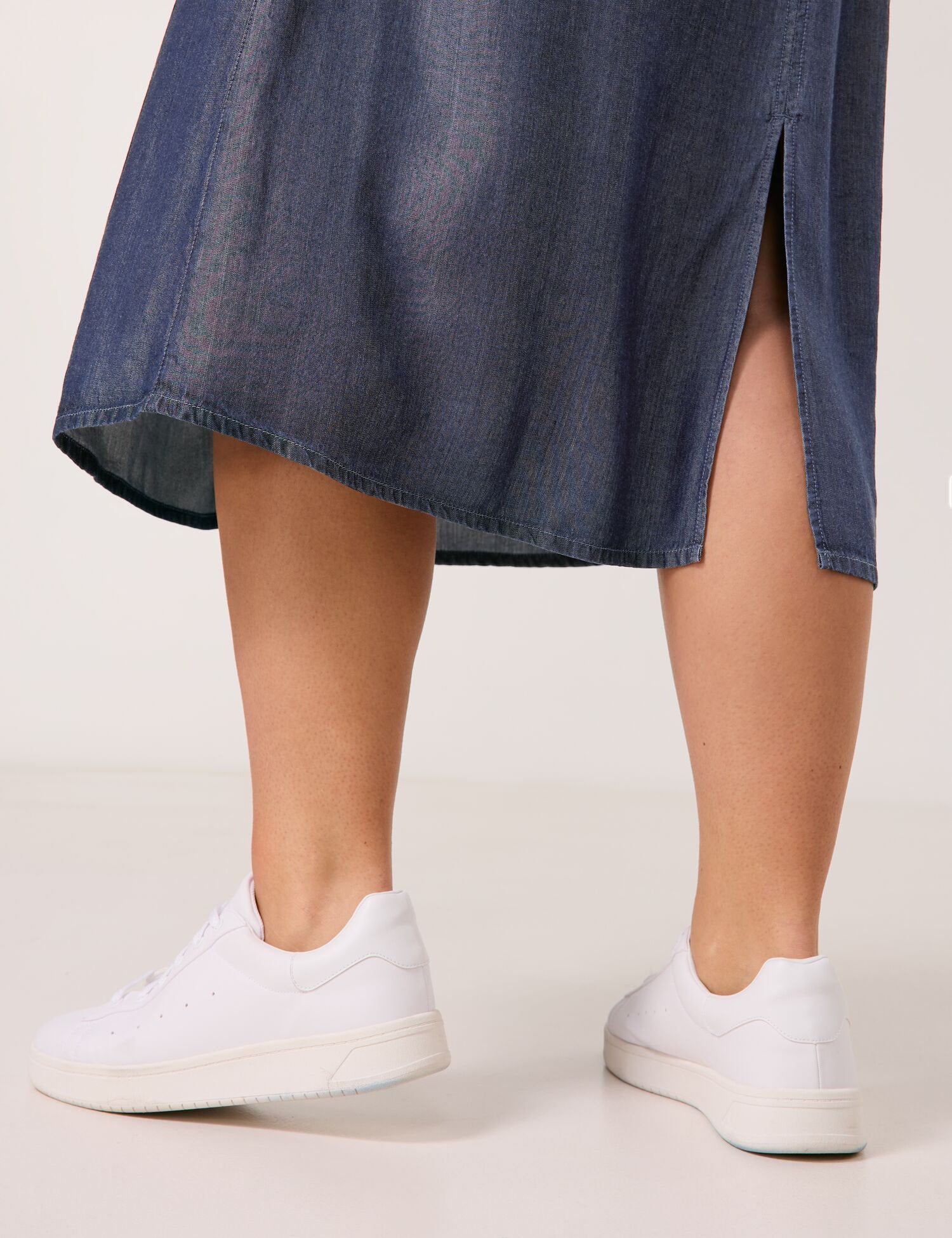 Samoon_Flowing Skirt in a Denim Look_610603-21128_8989_07