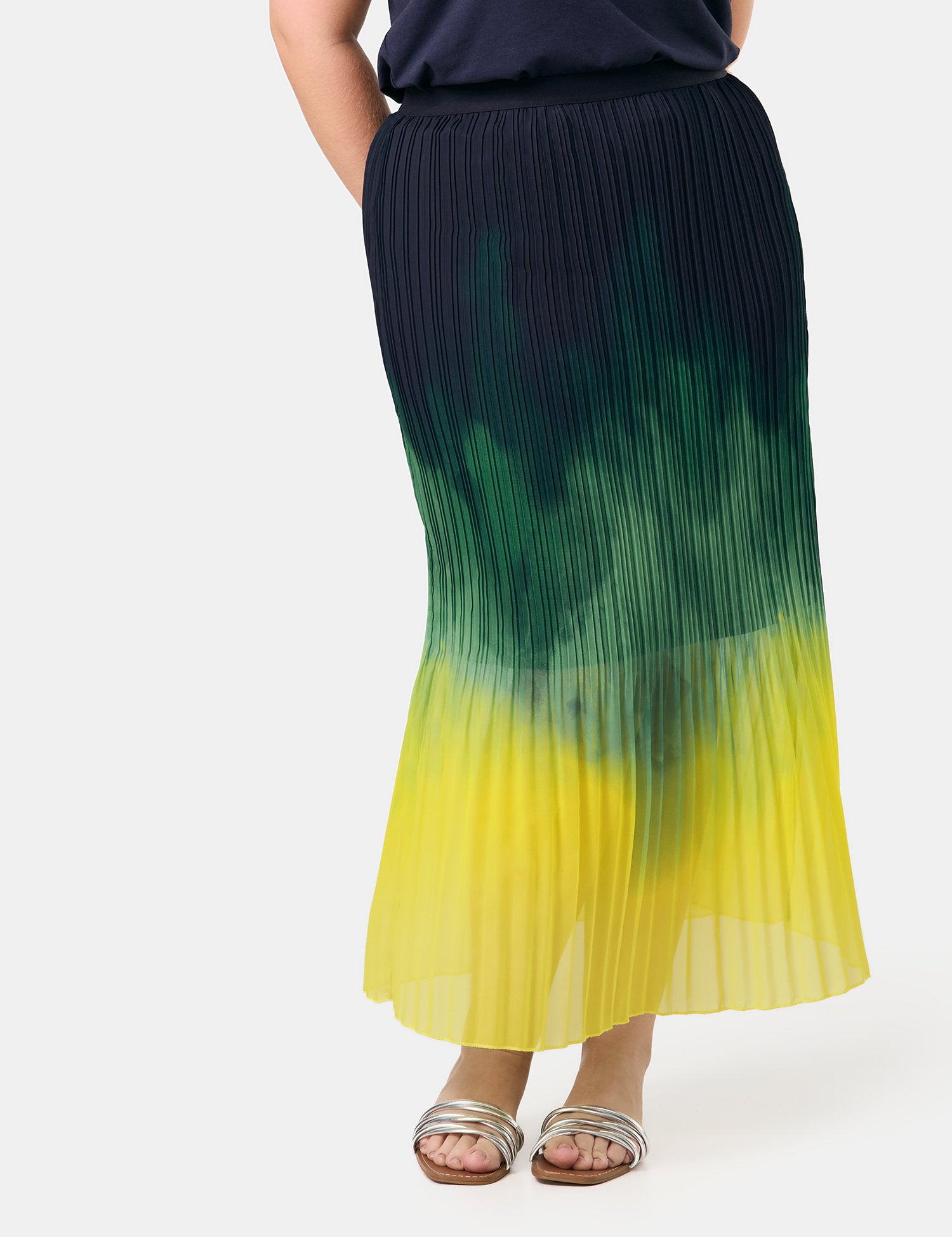 Samoon_Pleated Skirt with Colour Graduation_610604-21137_5752_02