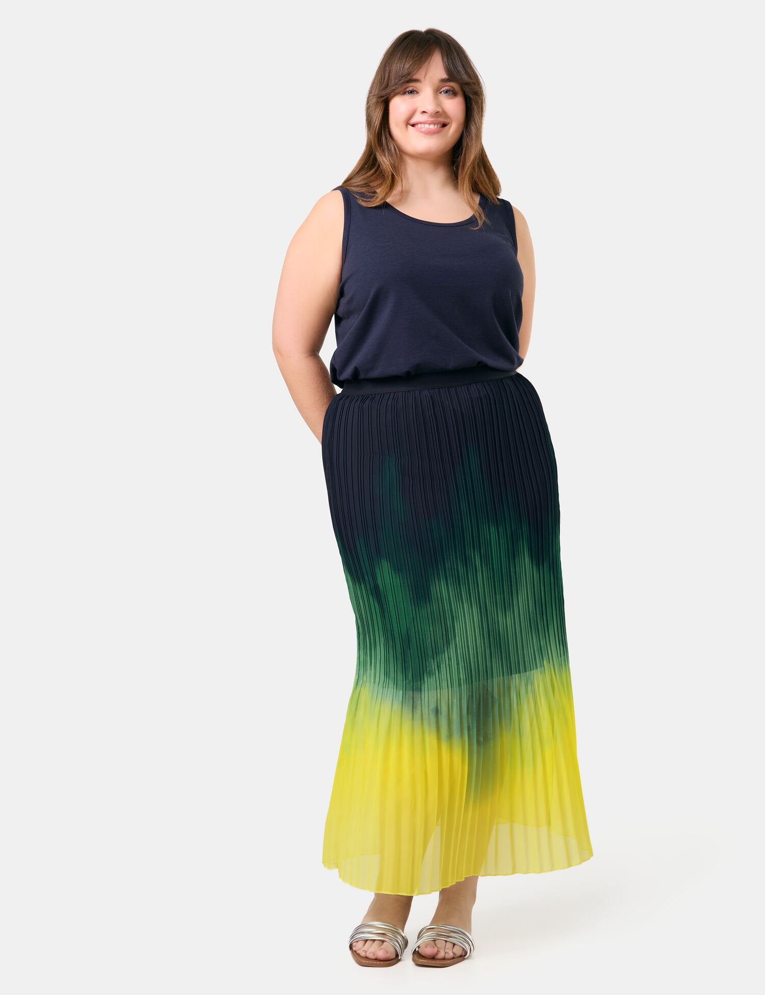 Samoon_Pleated Skirt with Colour Graduation_610604-21137_5752_07