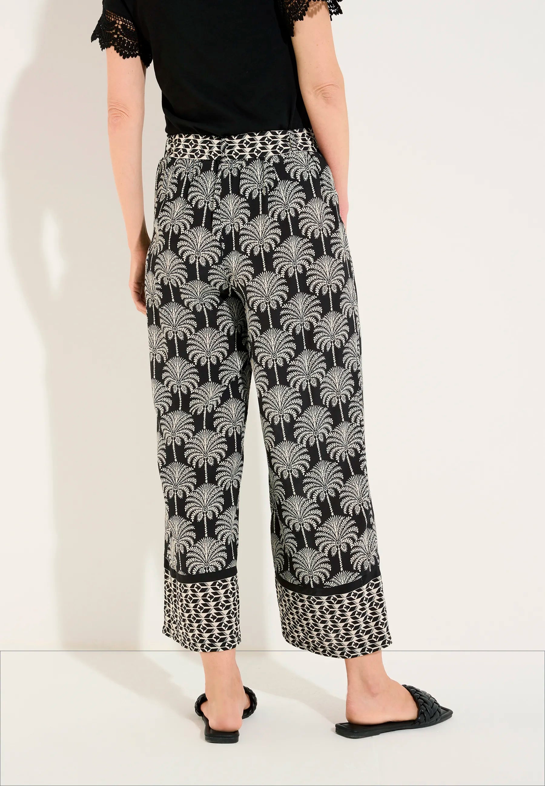 More & More Twotone Palm Print Women Cropped Printed Trousers SKU: 61064051_2790 Image 03