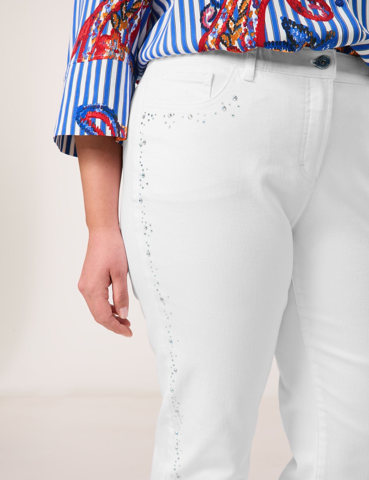 Samoon_Five-Pocket Jeans with Stud Embellishment, Betty_620613-21135_9600_04