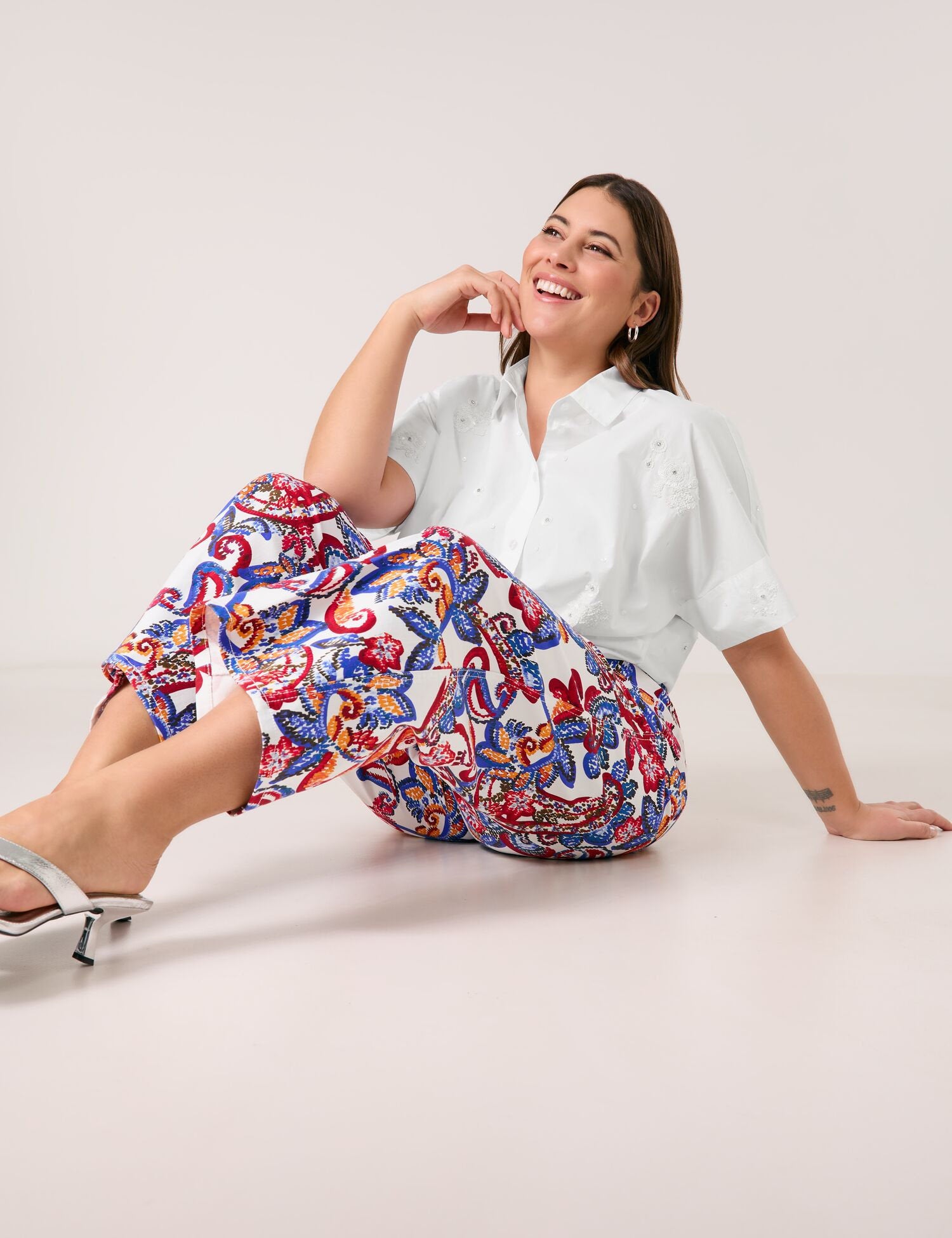 Samoon_Lotta Wide 3/4-Length Trousers with a Paisley Print_620618-21133_6592_05