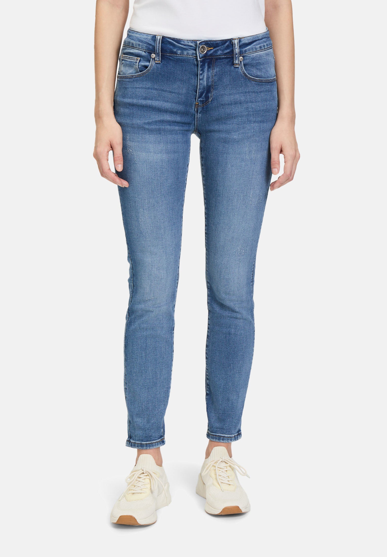 Betty Barclay_Slim Fit Jeans Sunny Short Size with Stretch_6365-1053_8619_02