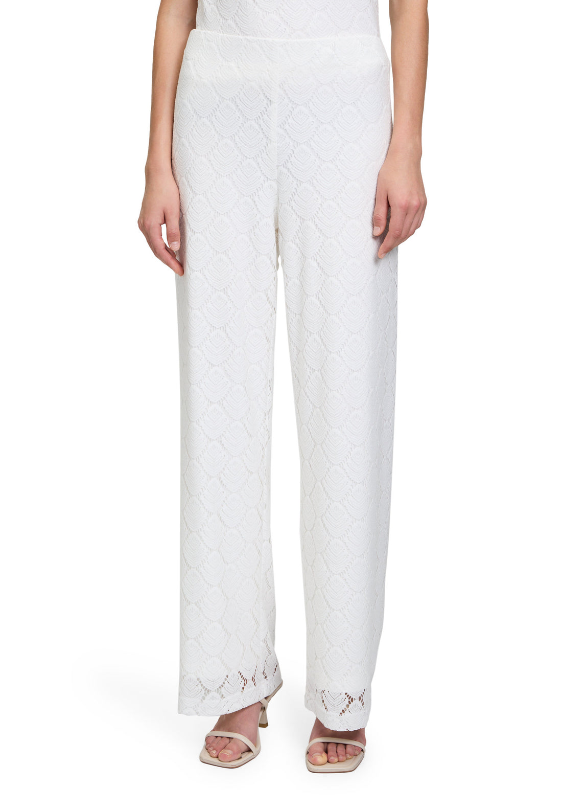 Betty Barclay_Pull-On Trousers with Hole Pattern_6580-3234_1014_02