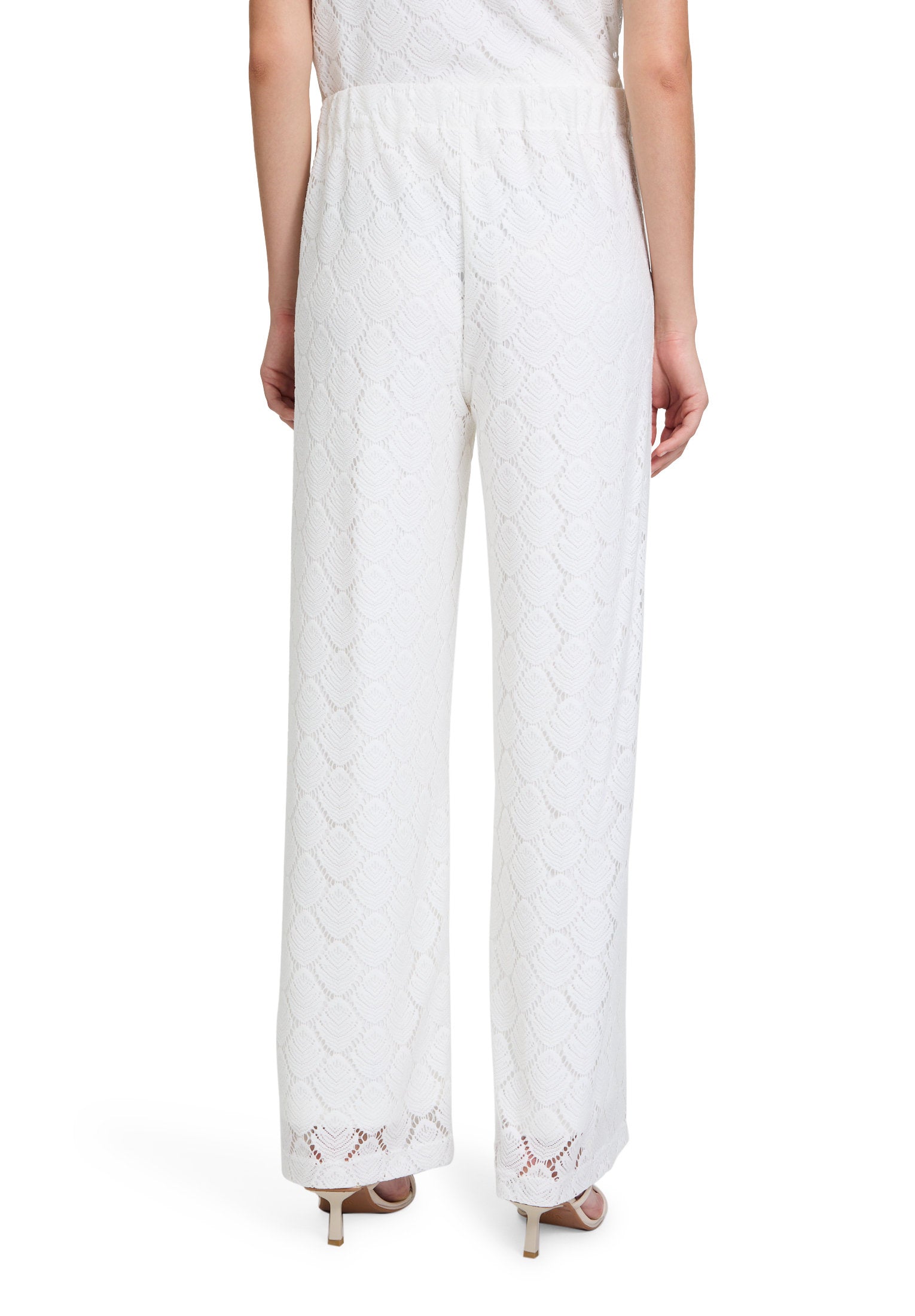 Betty Barclay_Pull-On Trousers with Hole Pattern_6580-3234_1014_03