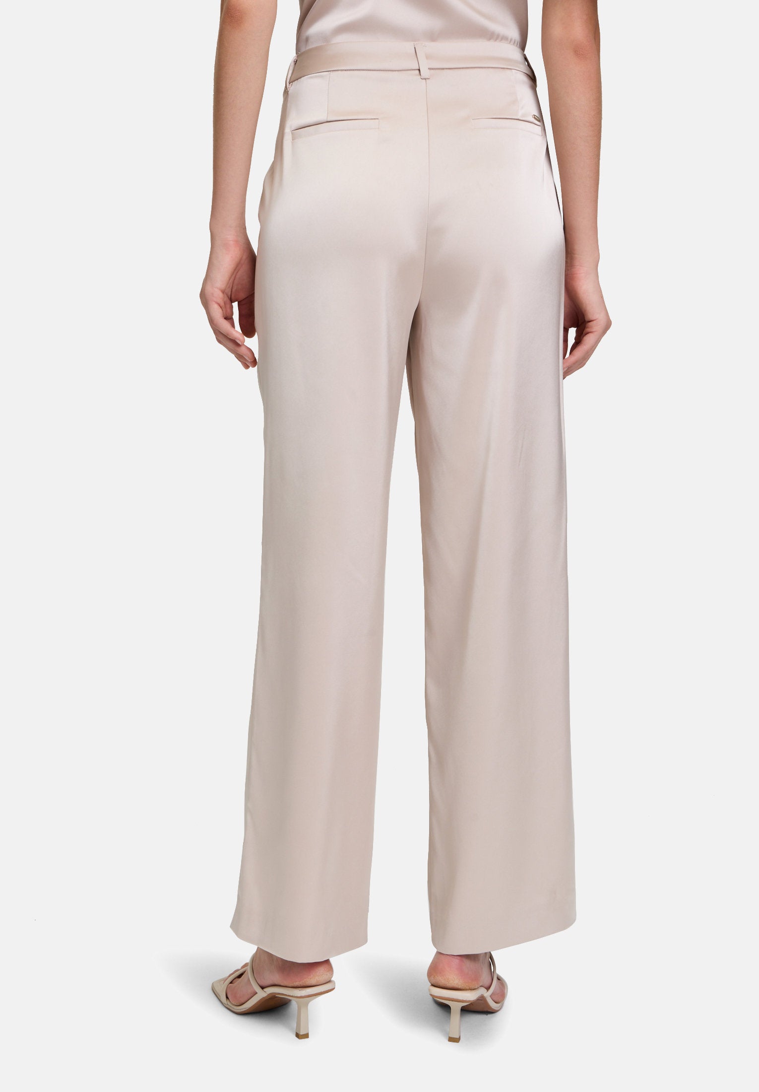 Betty Barclay_Suit Trousers with a Shiny Effect_6590-3386_1098_03