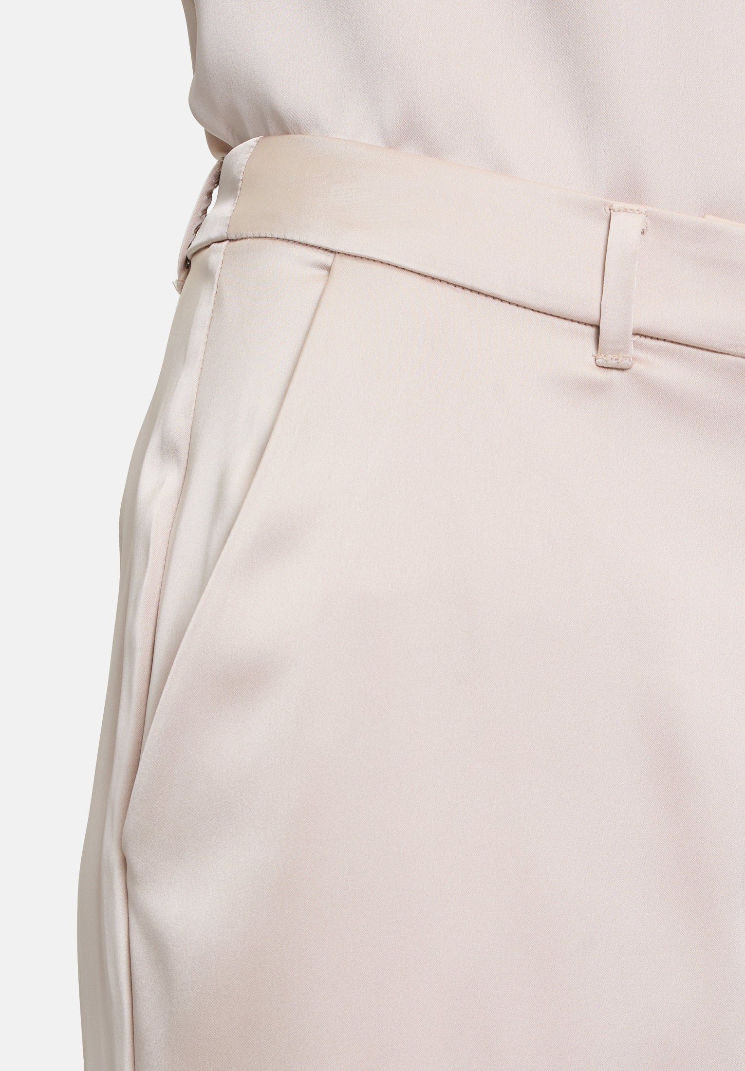 Betty Barclay_Suit Trousers with a Shiny Effect_6590-3386_1098_06