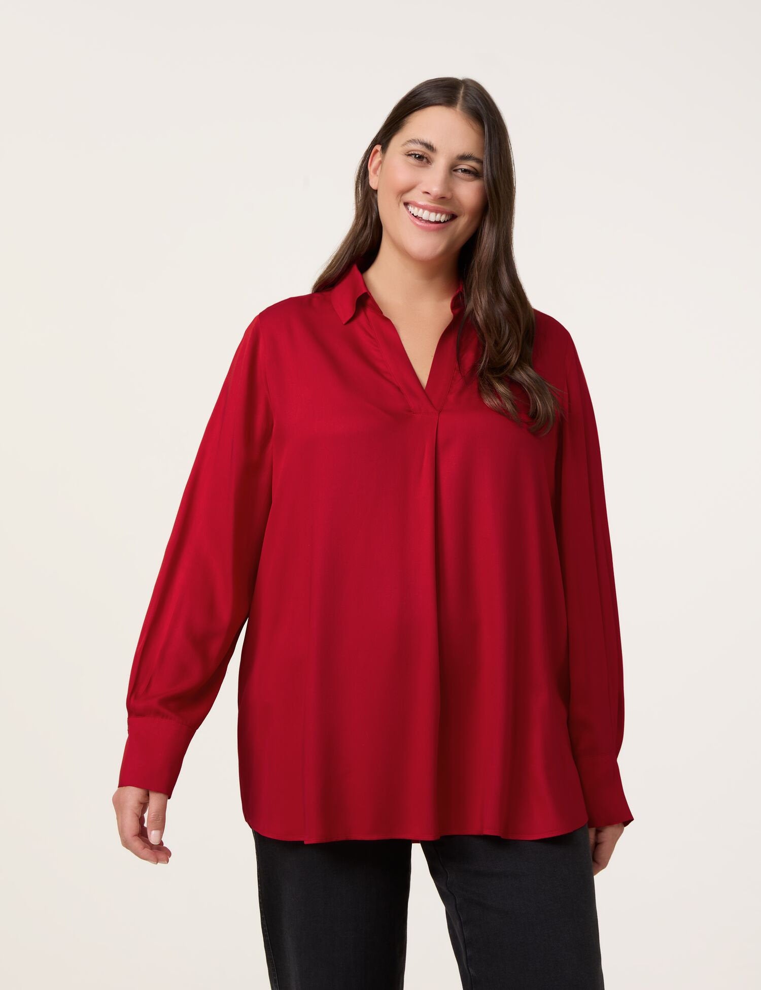 Samoon_Elegant Blouse with a V-Neckline_660601-21100_6580_01