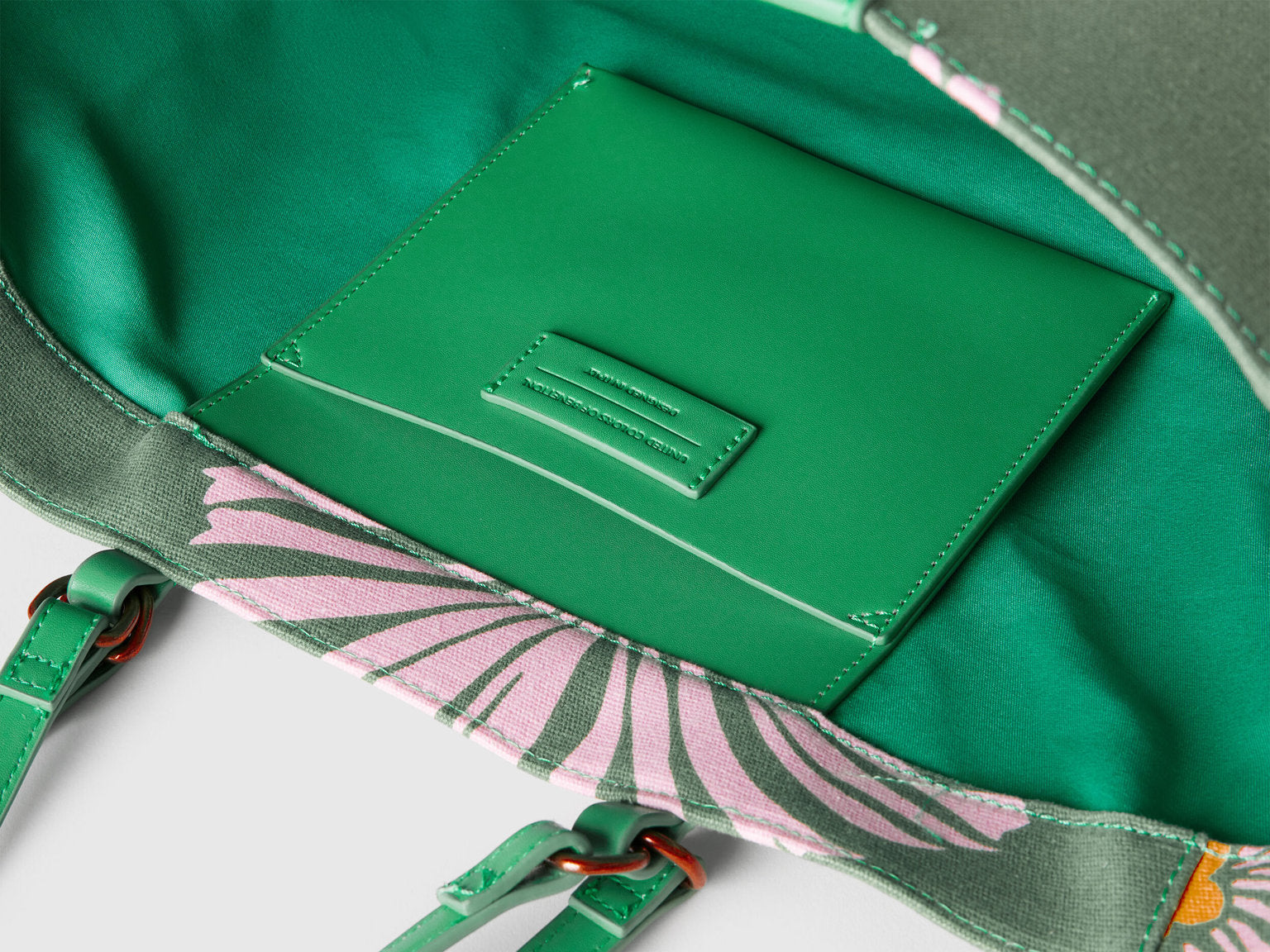 Benetton_Green Tote Bag with Flower Print_66GRDY07W_0R8_04