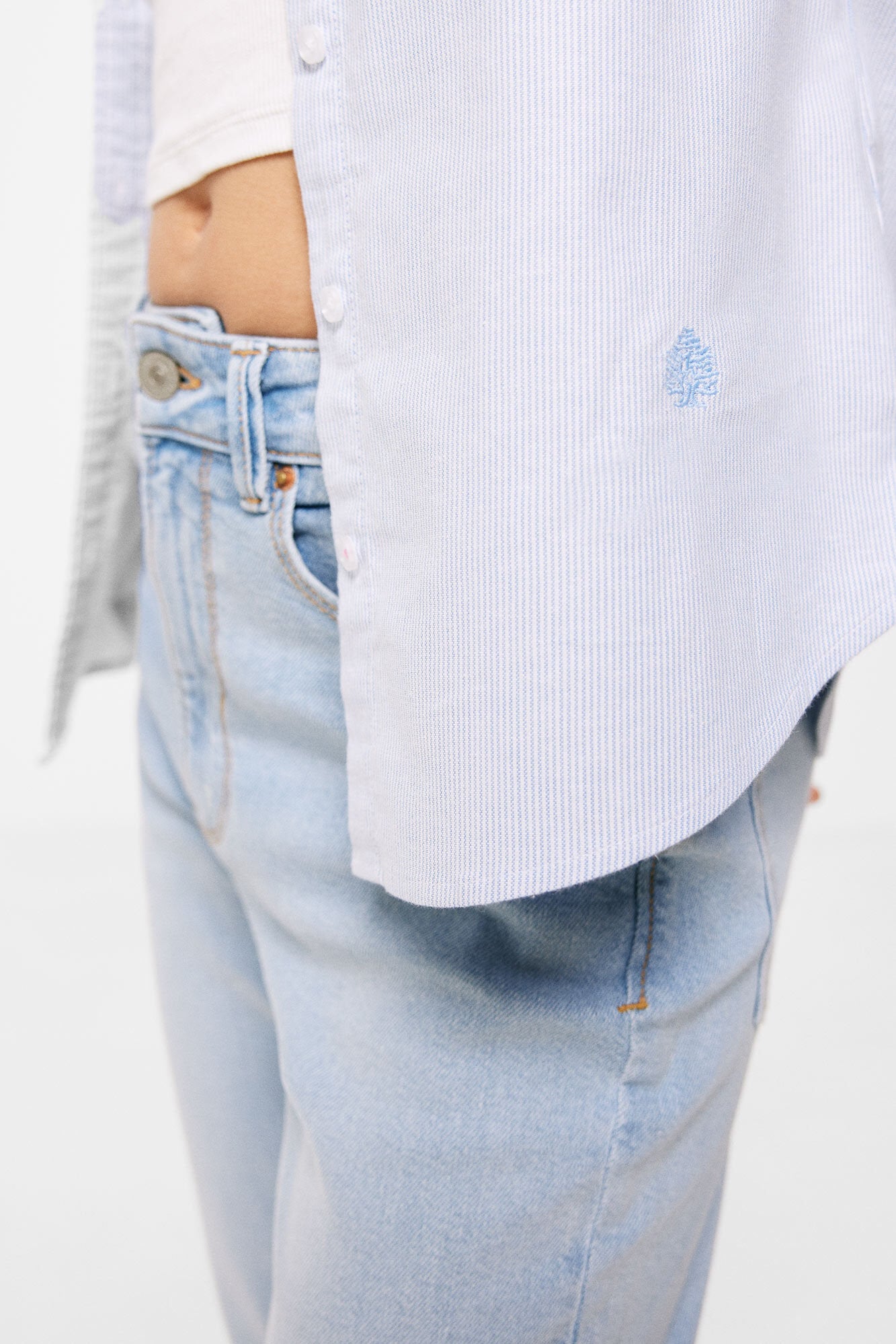 Classic Button Down Shirt_6797701_16_04