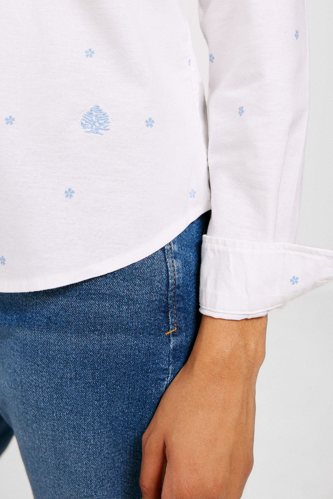 Classic Button Down Shirt_6797701_56_03