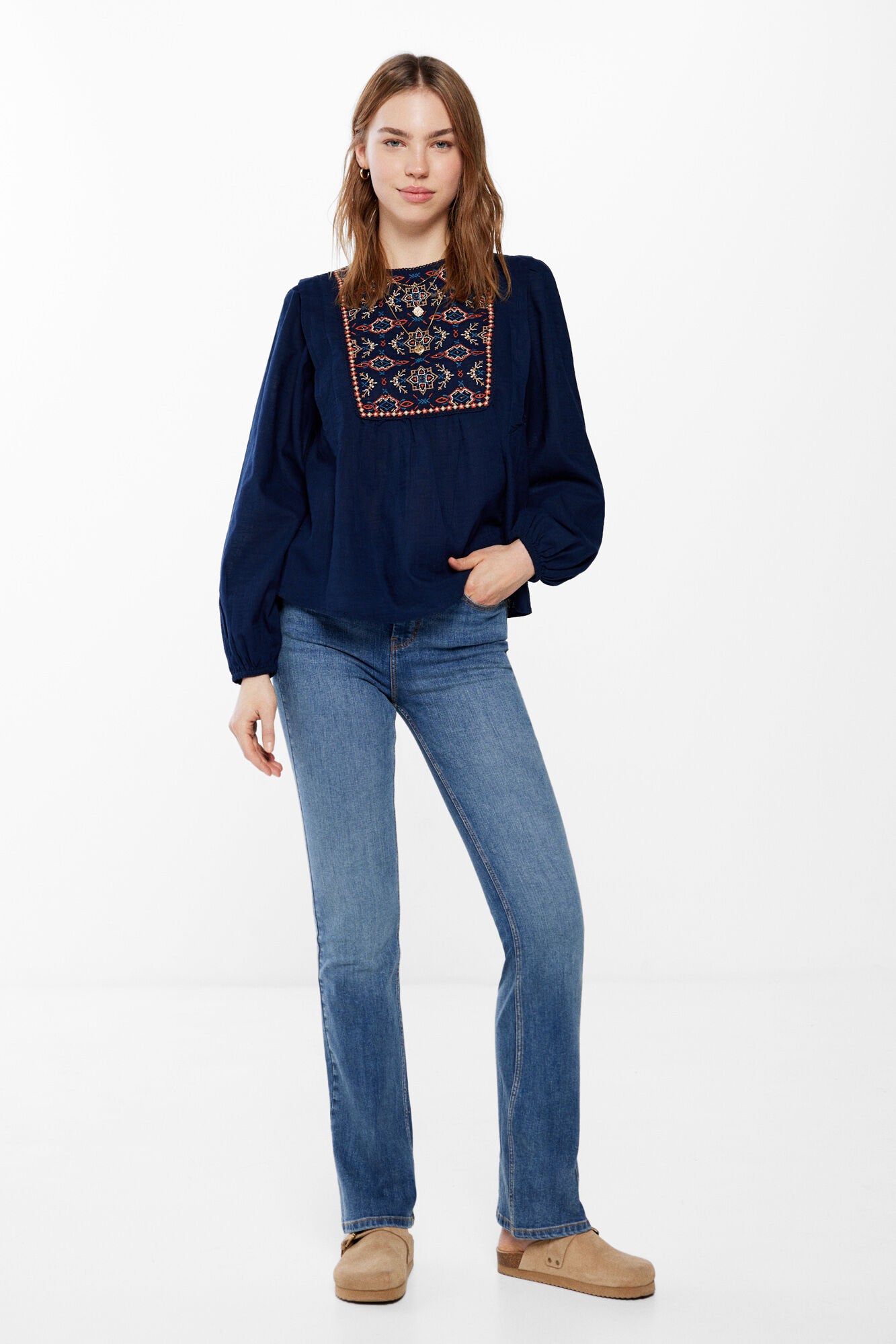 Blouse With Chest Embroidery_6797703_11_02