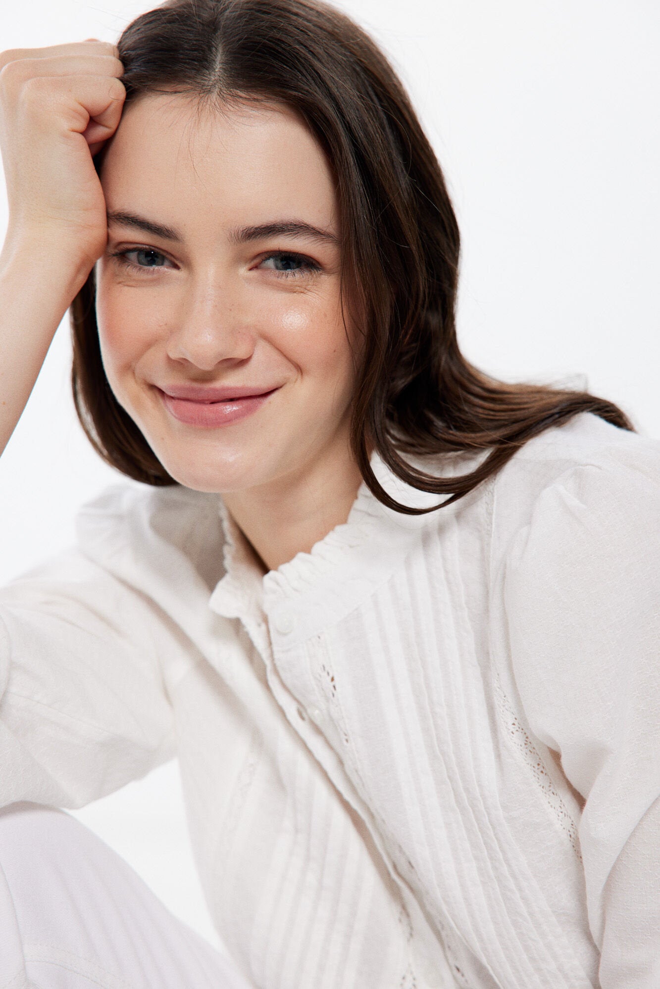 Embroidered Button Up Blouse_6797704_50_04