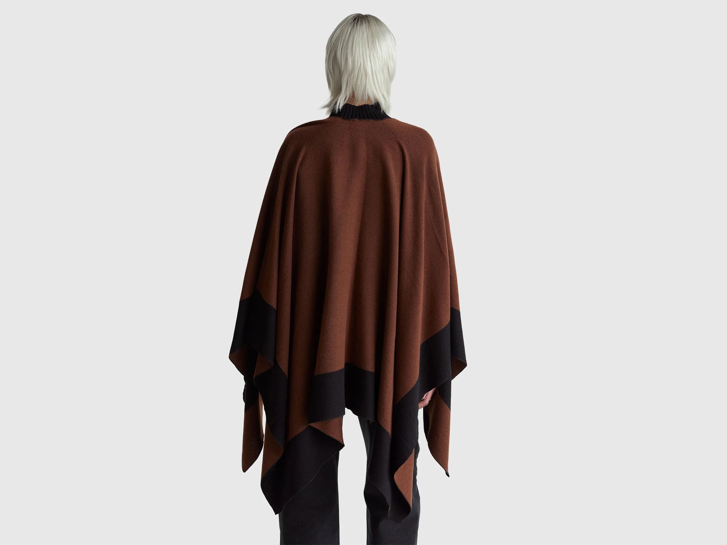 Benetton_Brown_Reversible Cape_67MDDU01W_901_02