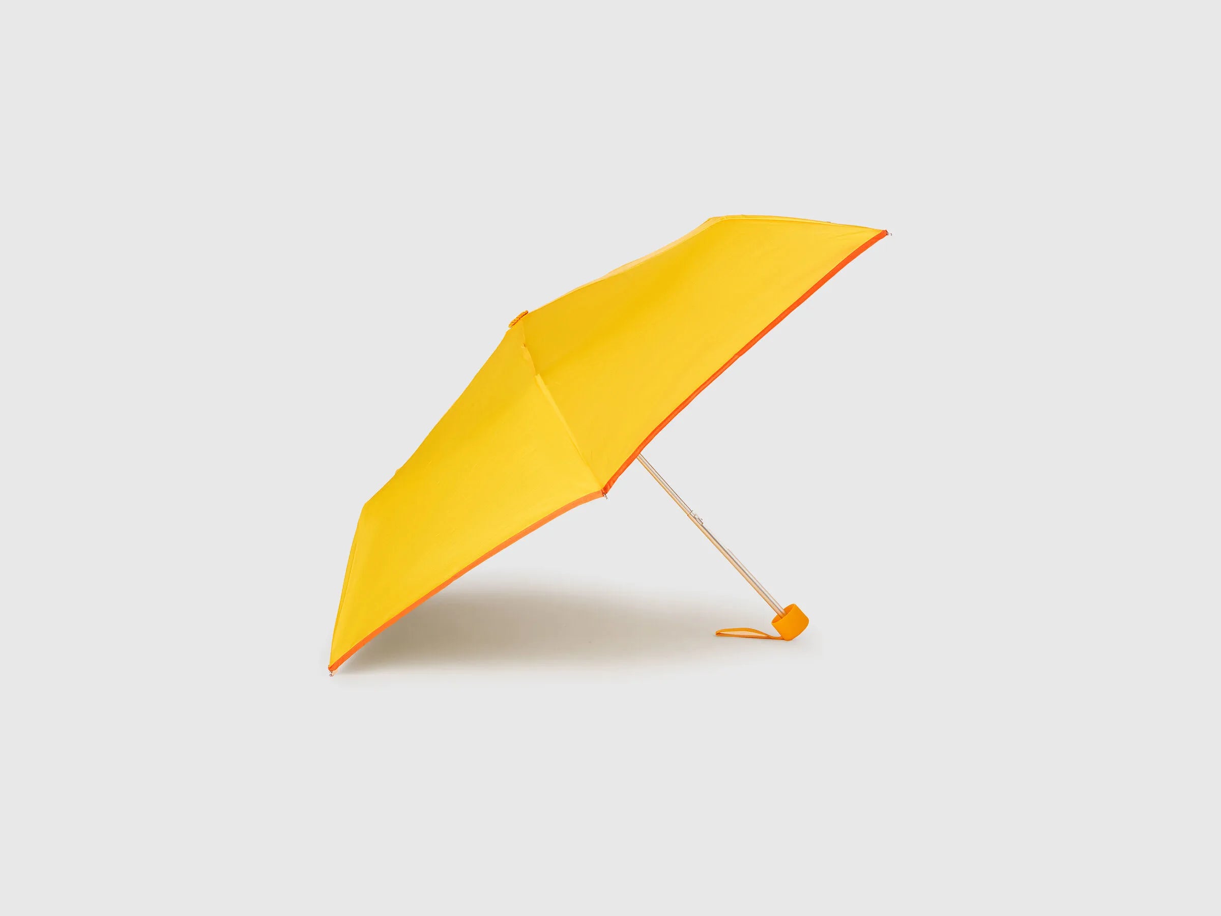 Benetton_Yellow_Yellow Umbrella_67OZC880X_0P3_03