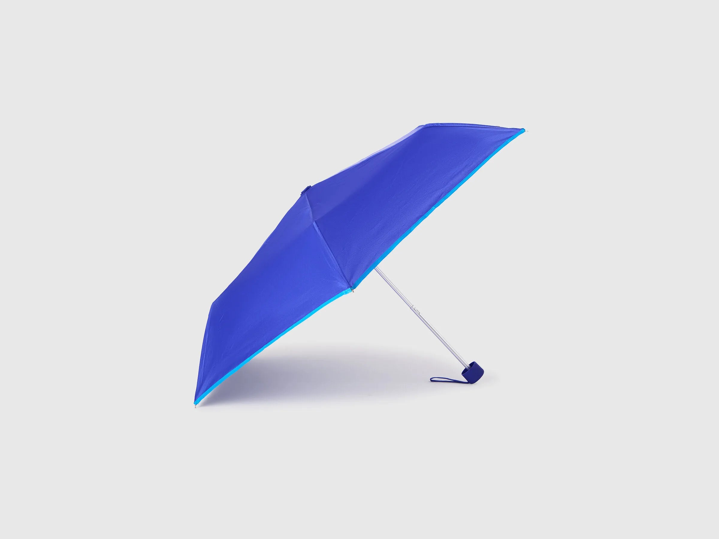 Benetton_Blue_Blue Umbrella_67OZC880X_1F3_03