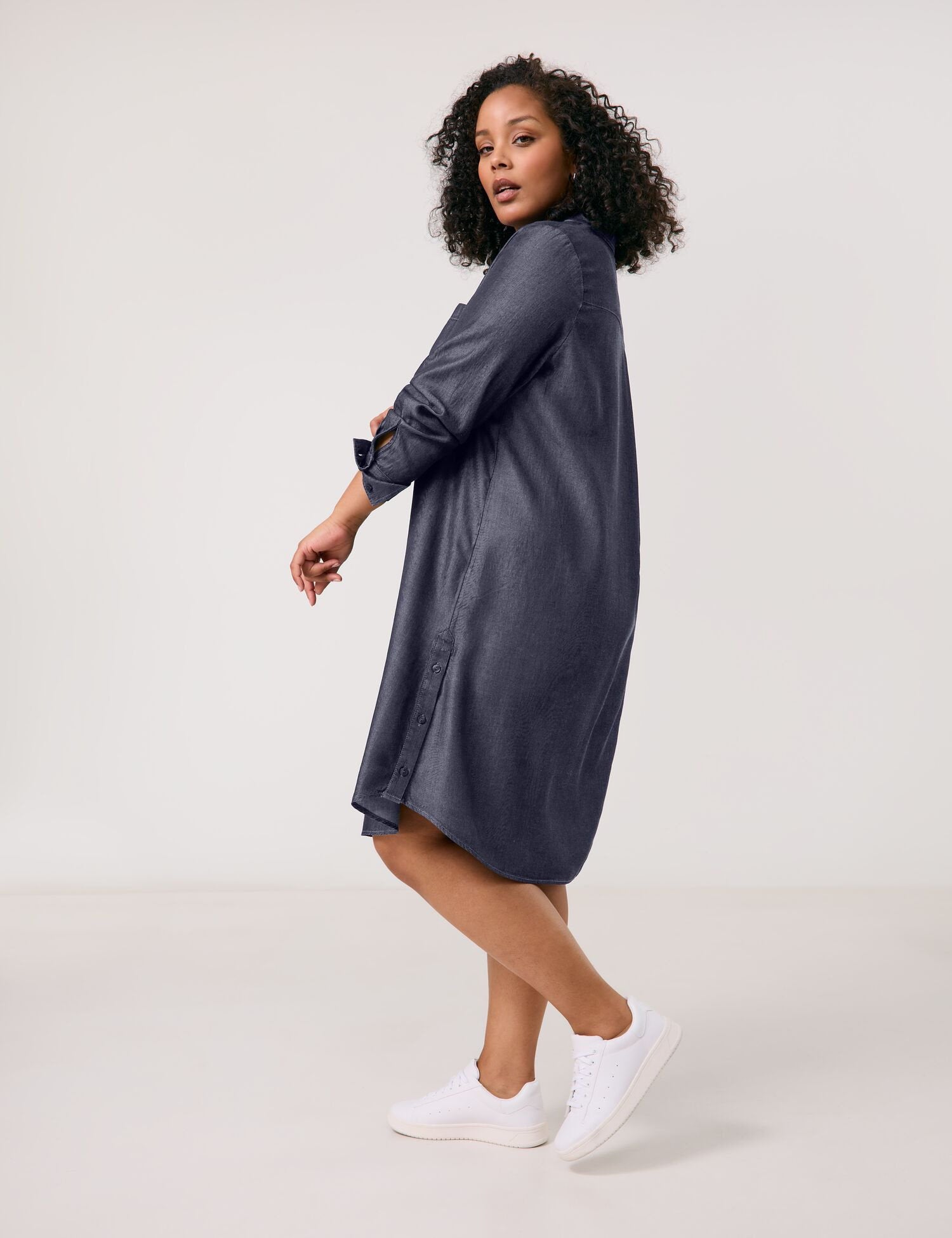 Samoon_Shirt Dress in a Shimmering Denim Look_680608-21128_8989_05