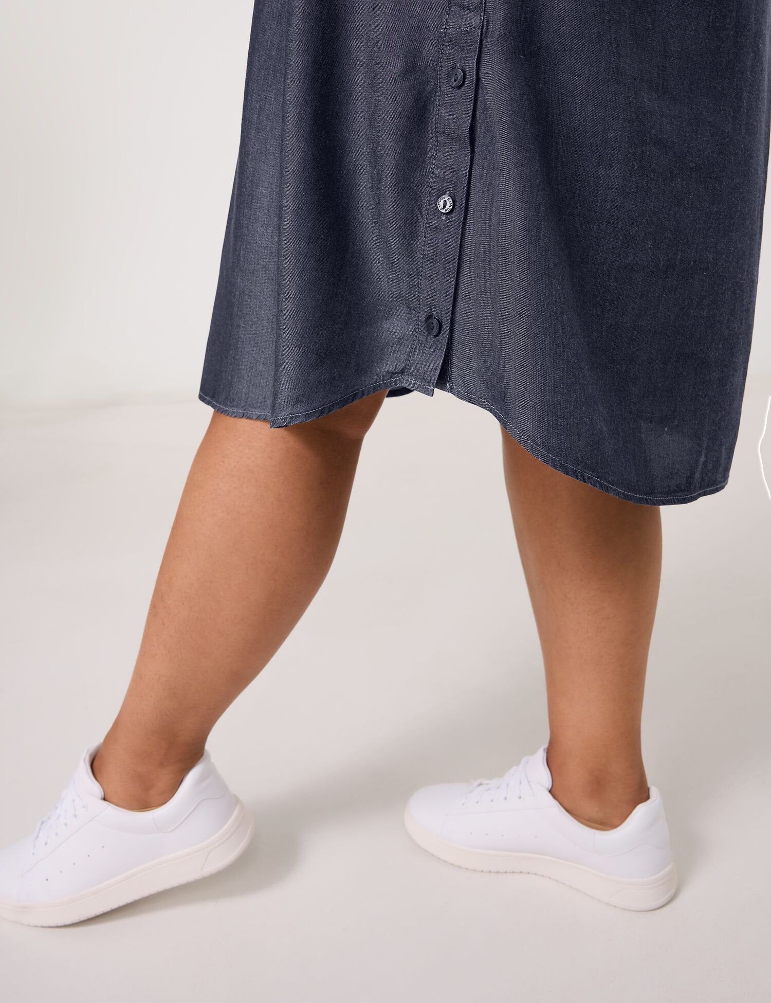 Samoon_Shirt Dress in a Shimmering Denim Look_680608-21128_8989_07