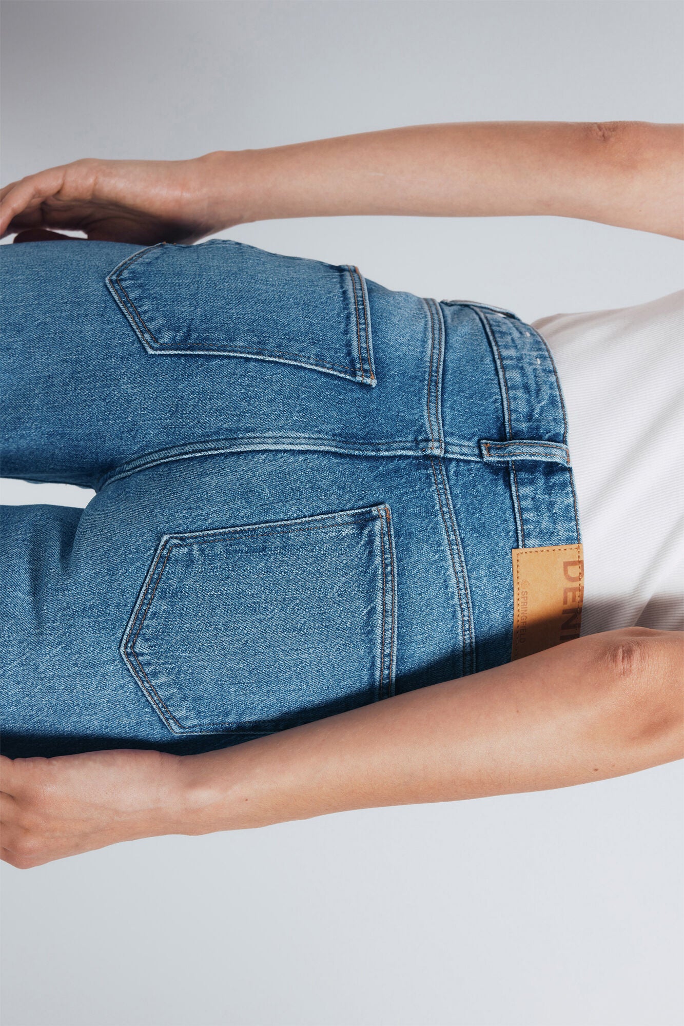 Springfield_Blue_Studded Straight Jeans_6822693_14_05