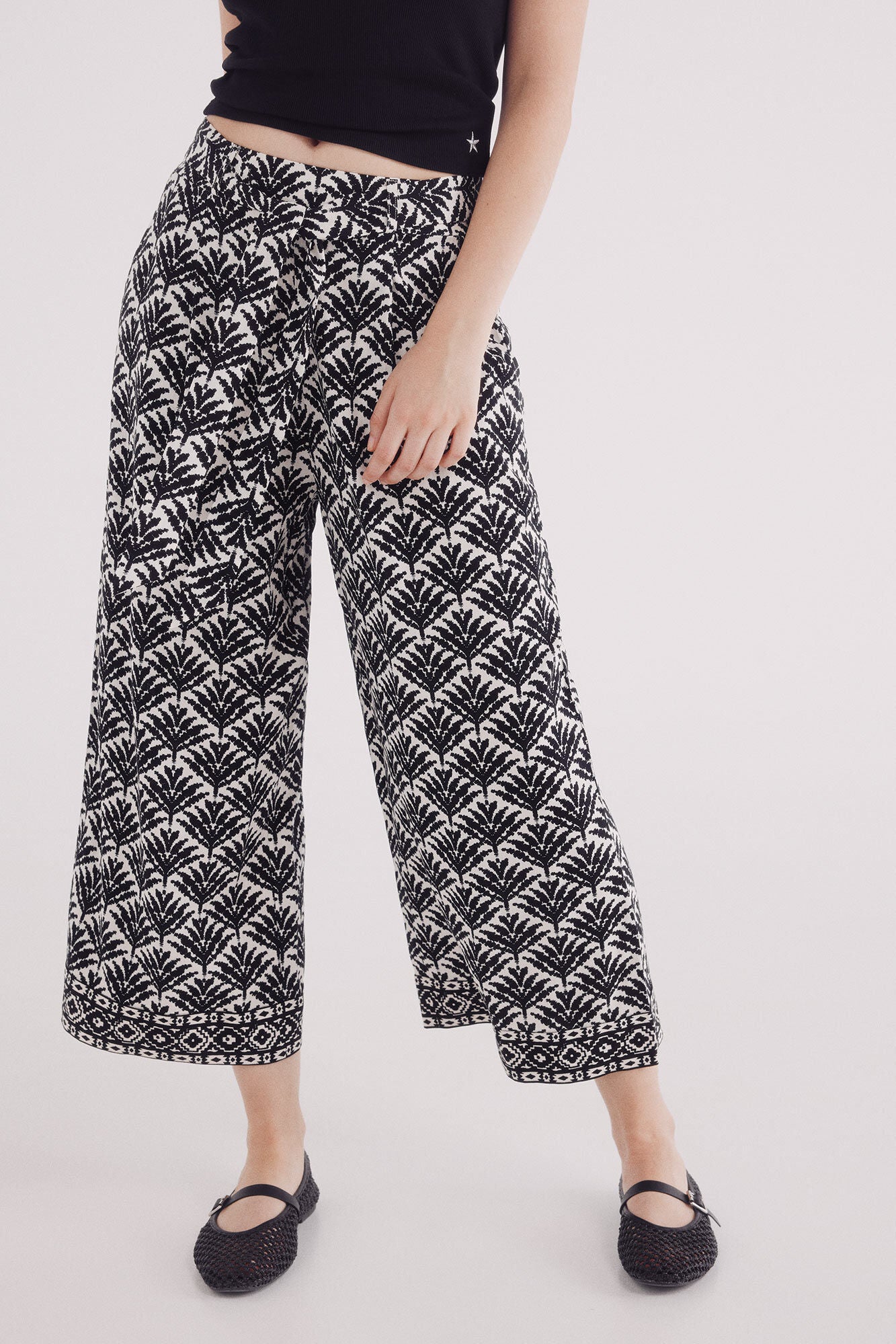 Springfield_Multi-Color_Printed Flowing Trousers_6832055_01_02