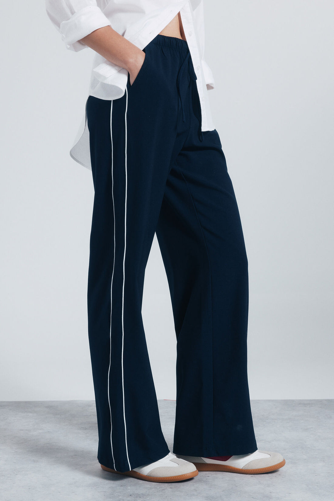 Springfield_Blue_Side Striped Jogger Pants_6832070_10_02