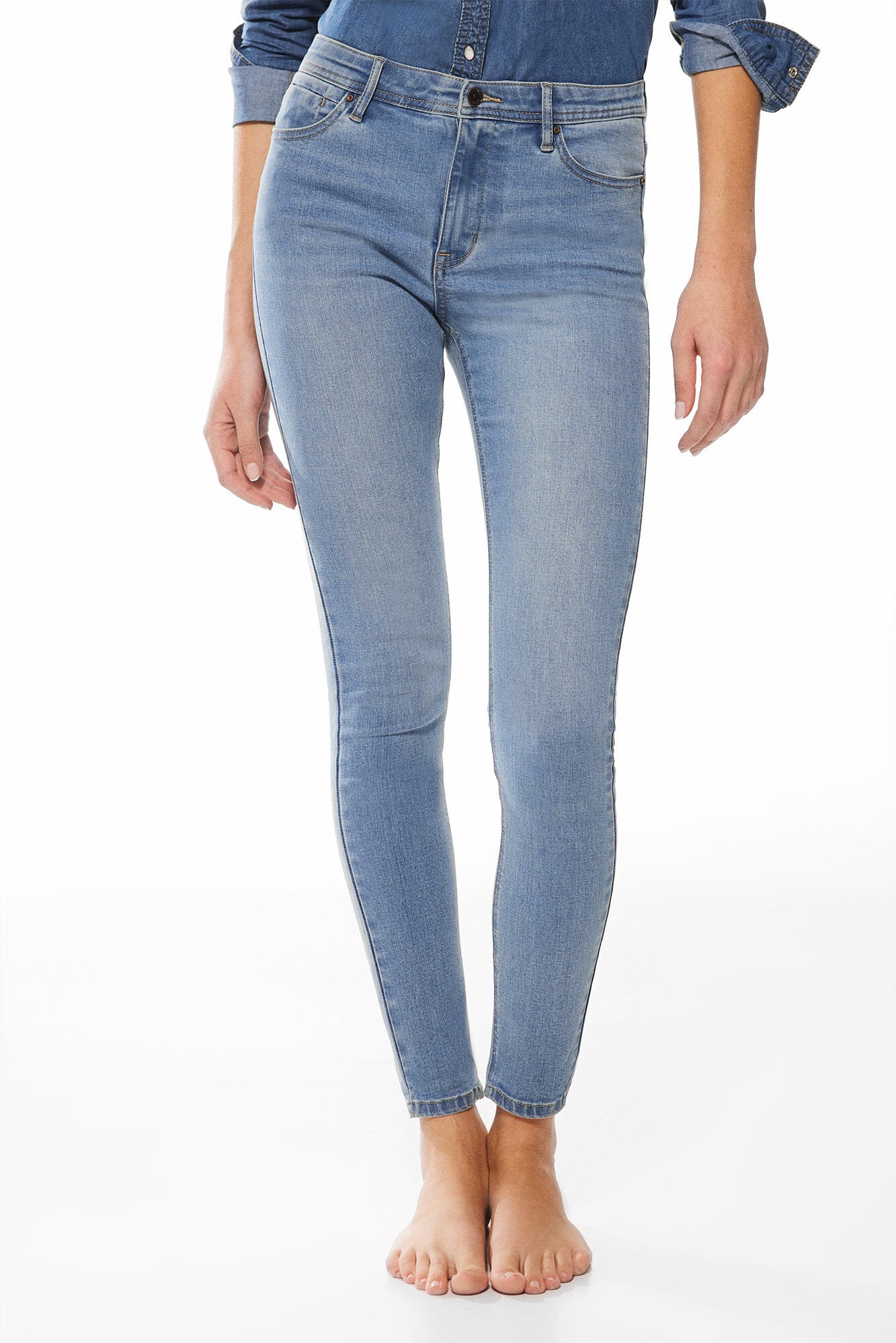 Light Wash Skinny Fit Jeans_6847381_14_03