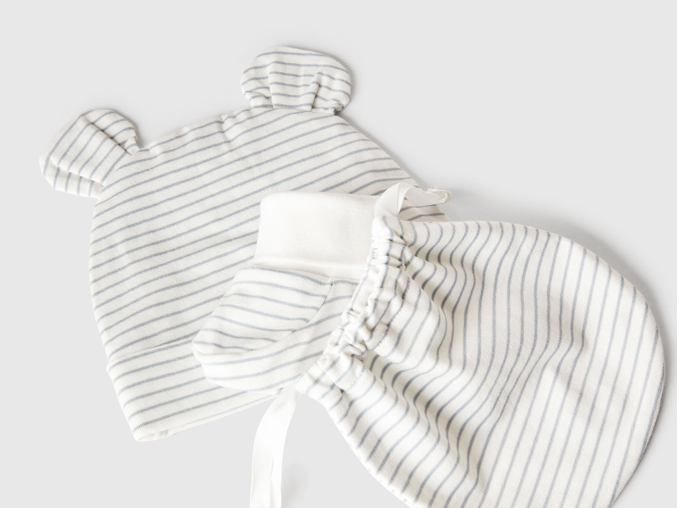 Benetton_Striped Hat and Slippers_6B6CA800H_101_03