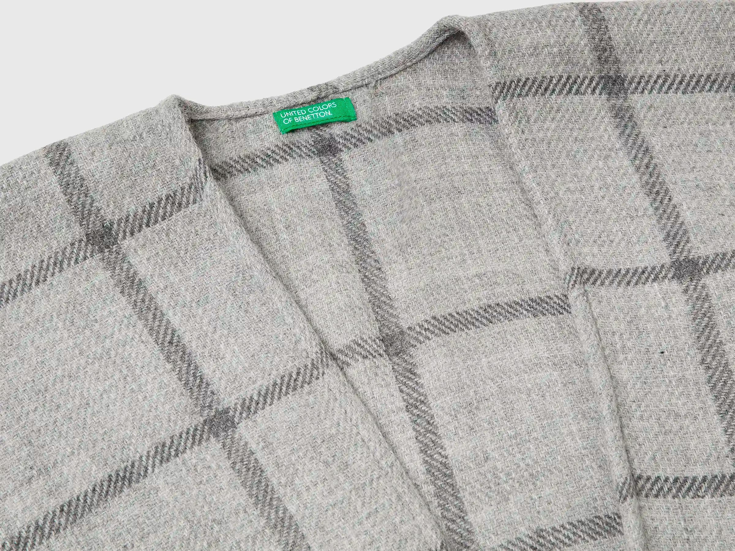 Benetton_Gray_Check Jacquard Cloak_6DDWDU01V_910_03
