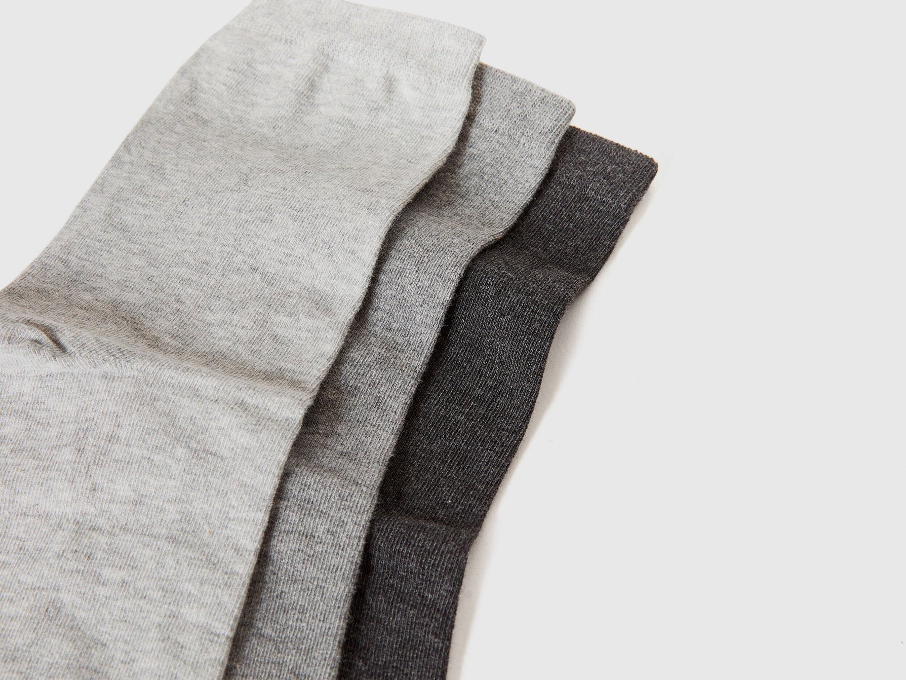 Benetton_Three Pairs of Short Socks_6GRD2701M_902_02