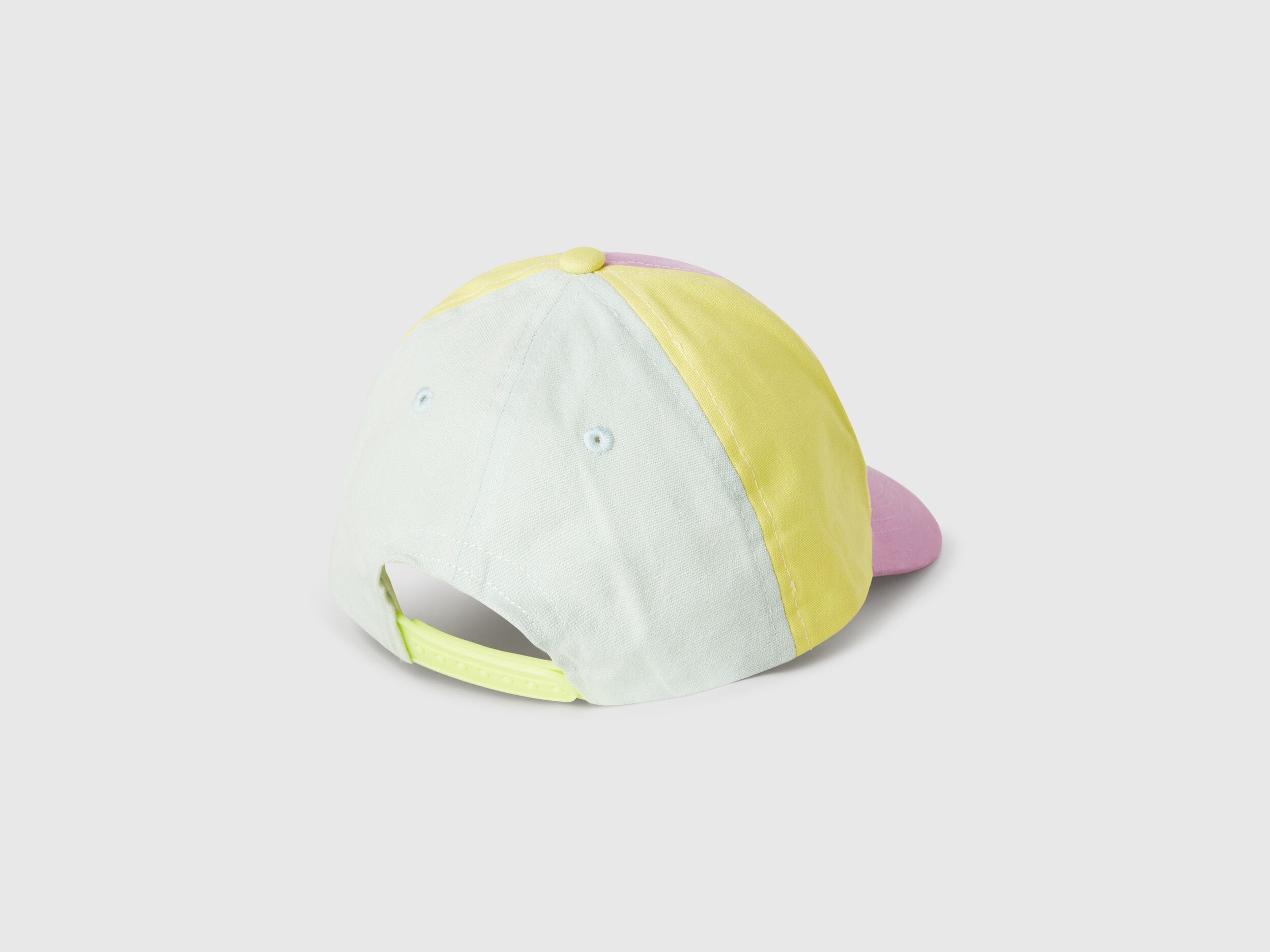 Benetton_Snoopy ©Peanuts Cap_6LDDGA01B_07W_02