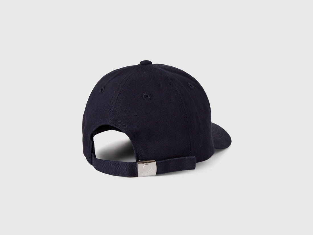 Benetton_Dark Blue_Cap with Embroidery ©Harvard University_6MCMCA02R_016_02