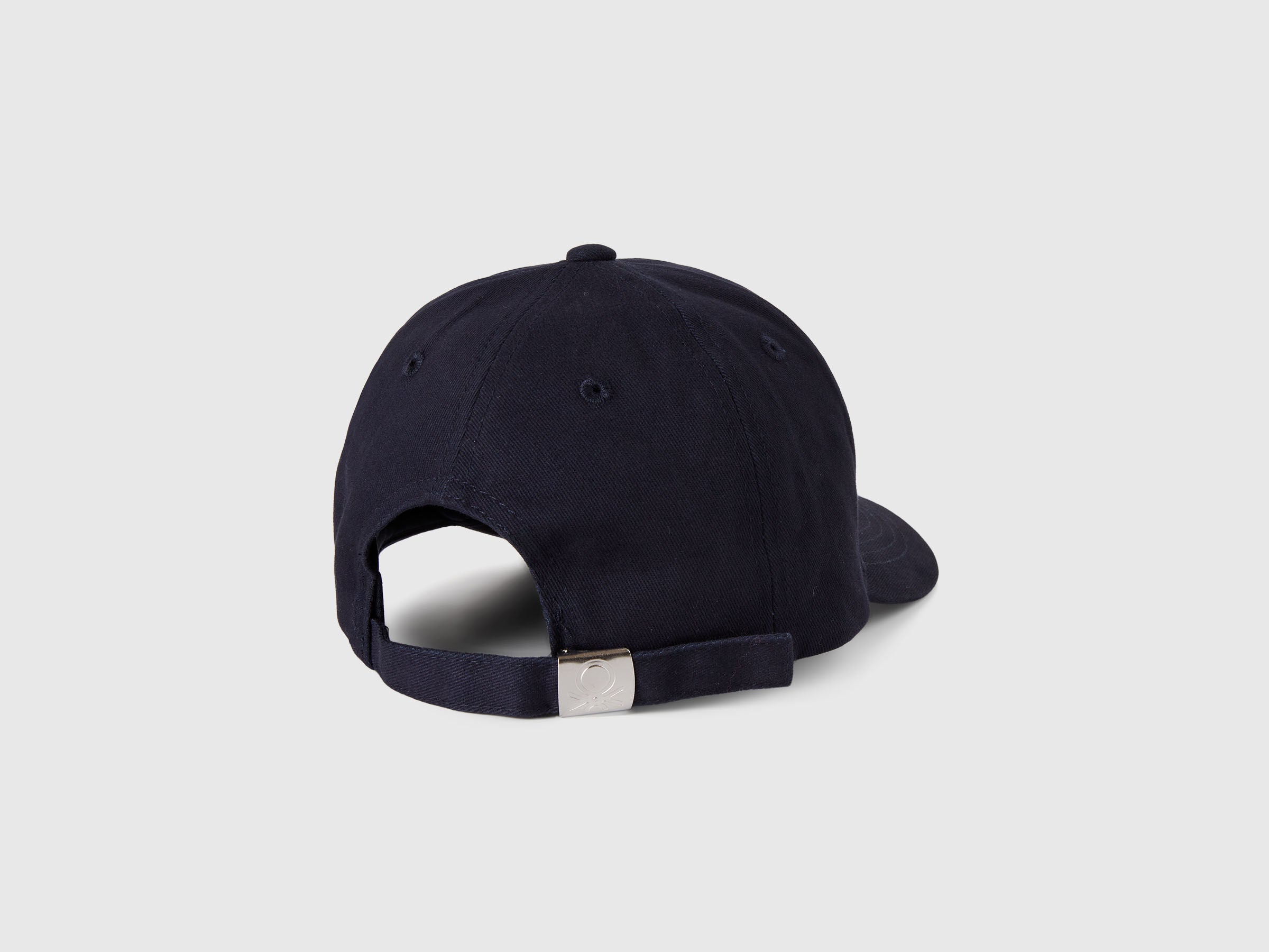 Benetton_Dark Blue_Cap with Embroidery ©Harvard University_6MCMCA02R_016_02
