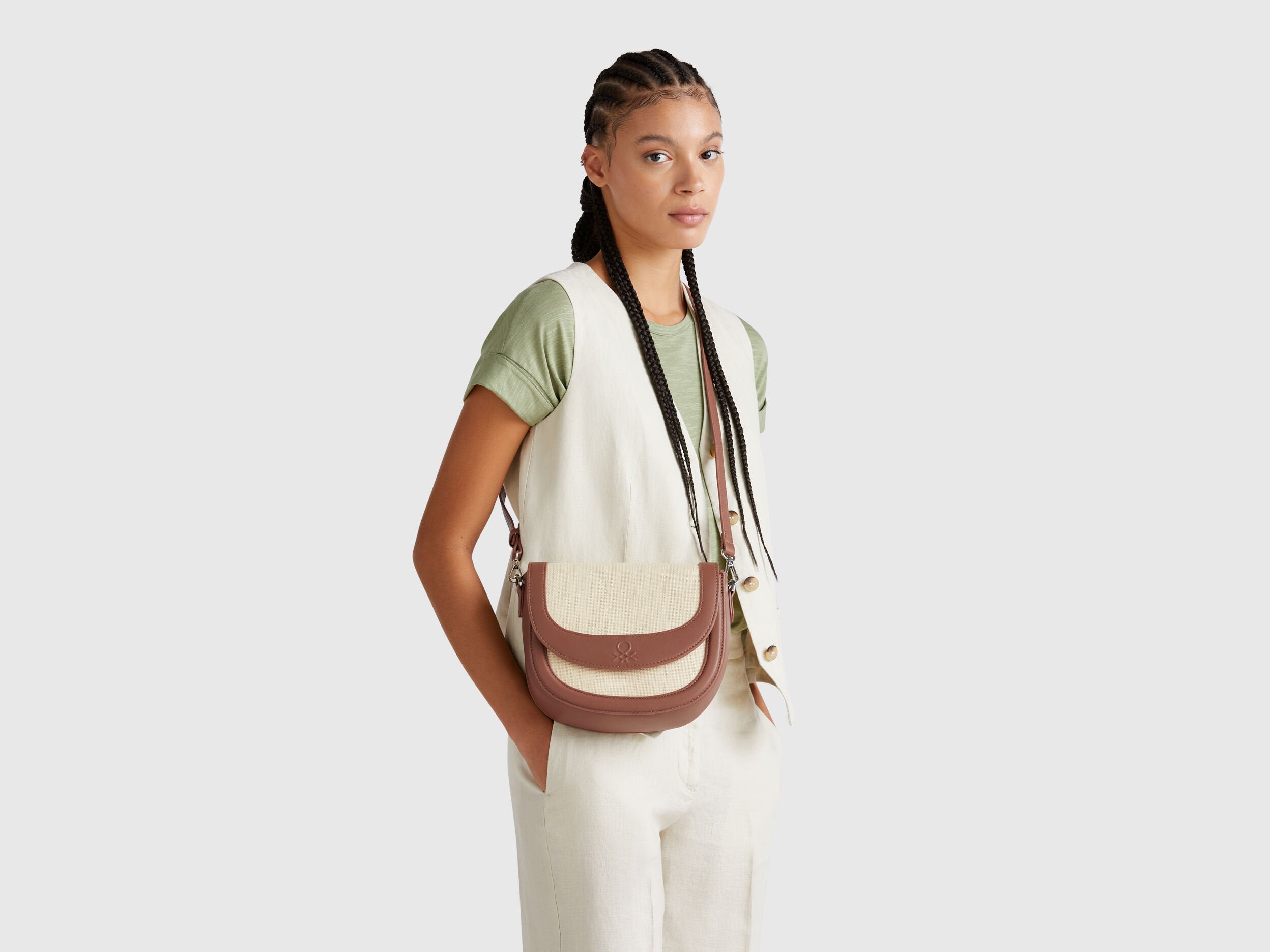 Benetton_Raffia Effect Shoulder Bag_6NYFDY07R_0B1_04