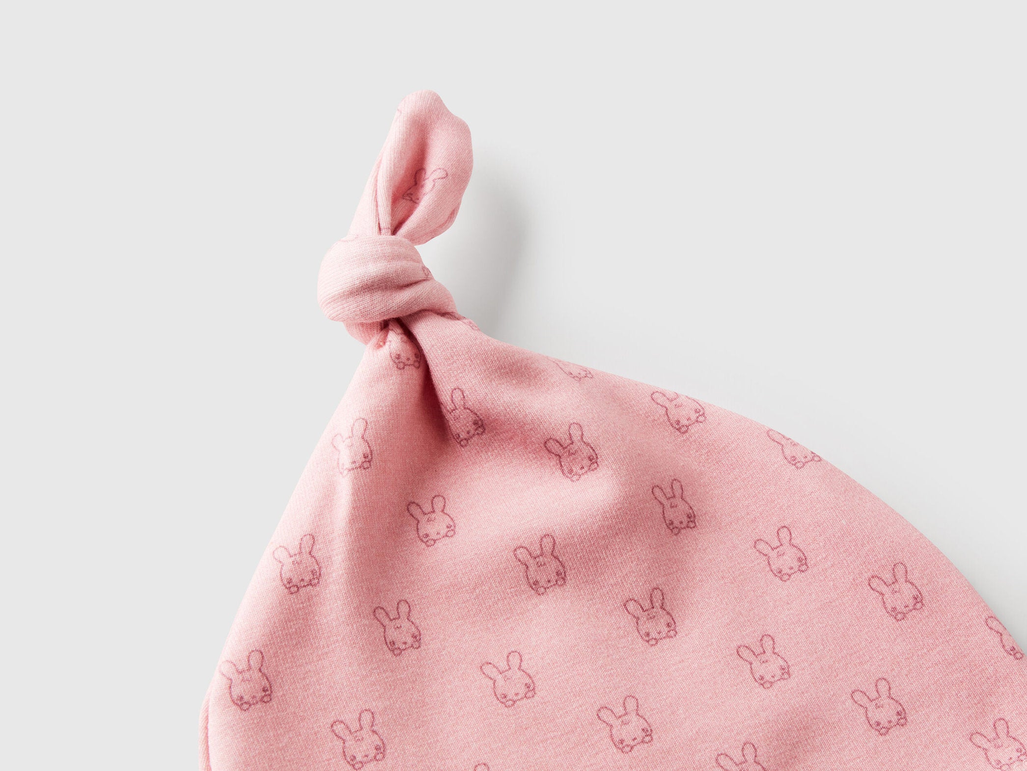 Benetton_Printed Hat with Knot_6SDFAA00V_61L_03