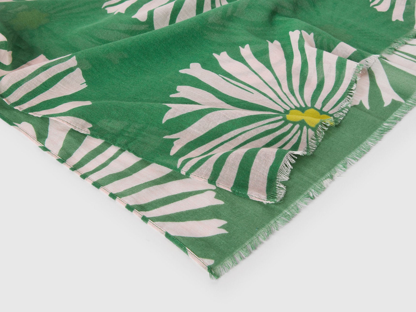 Benetton_Pattern Scarf in Linen Blend_6TOCDU01R_0R8_03