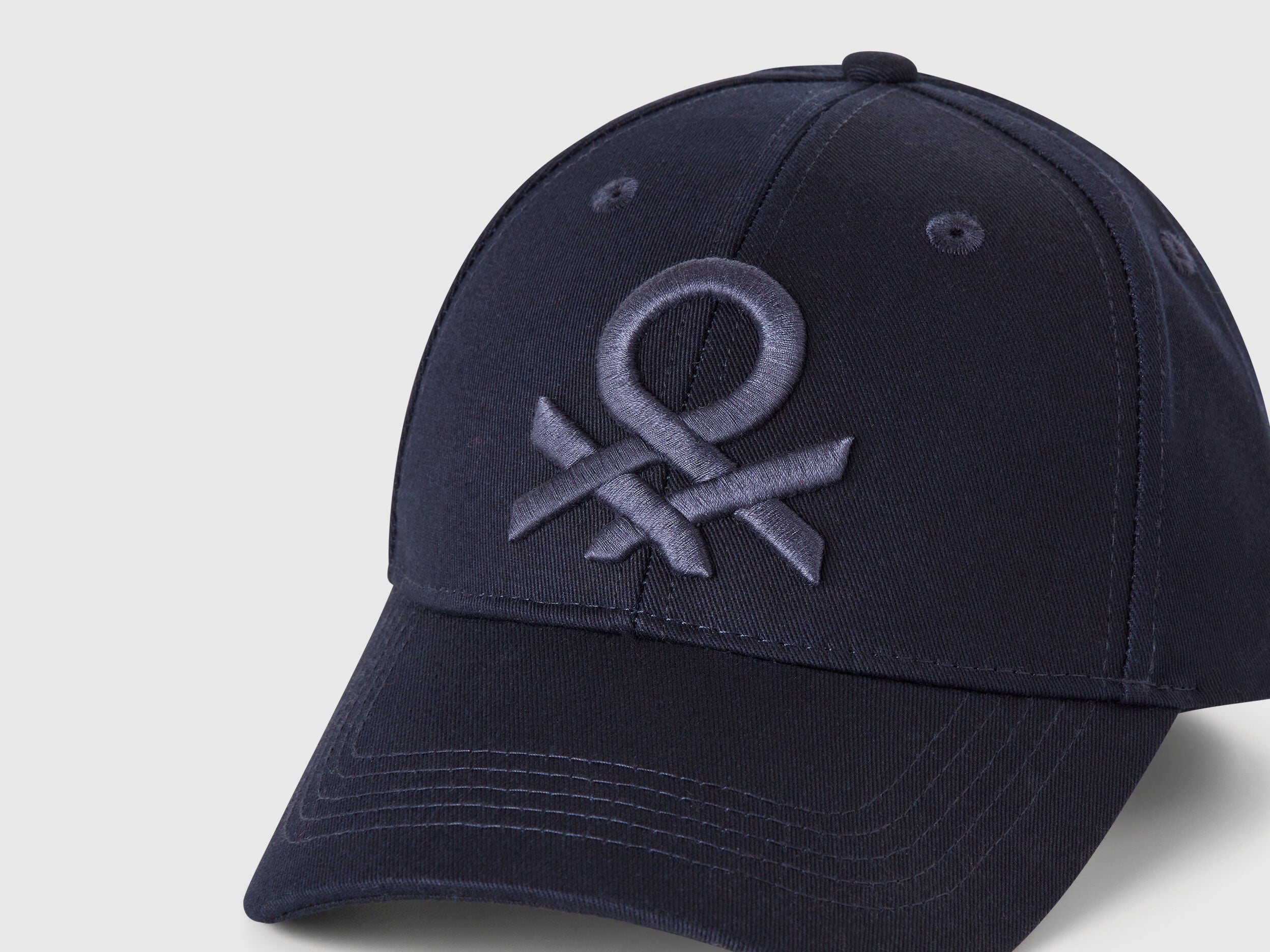 Benetton_Dark Blue_Baseball Cap with Embroidered Logo_6WEPUA00Z_016_03