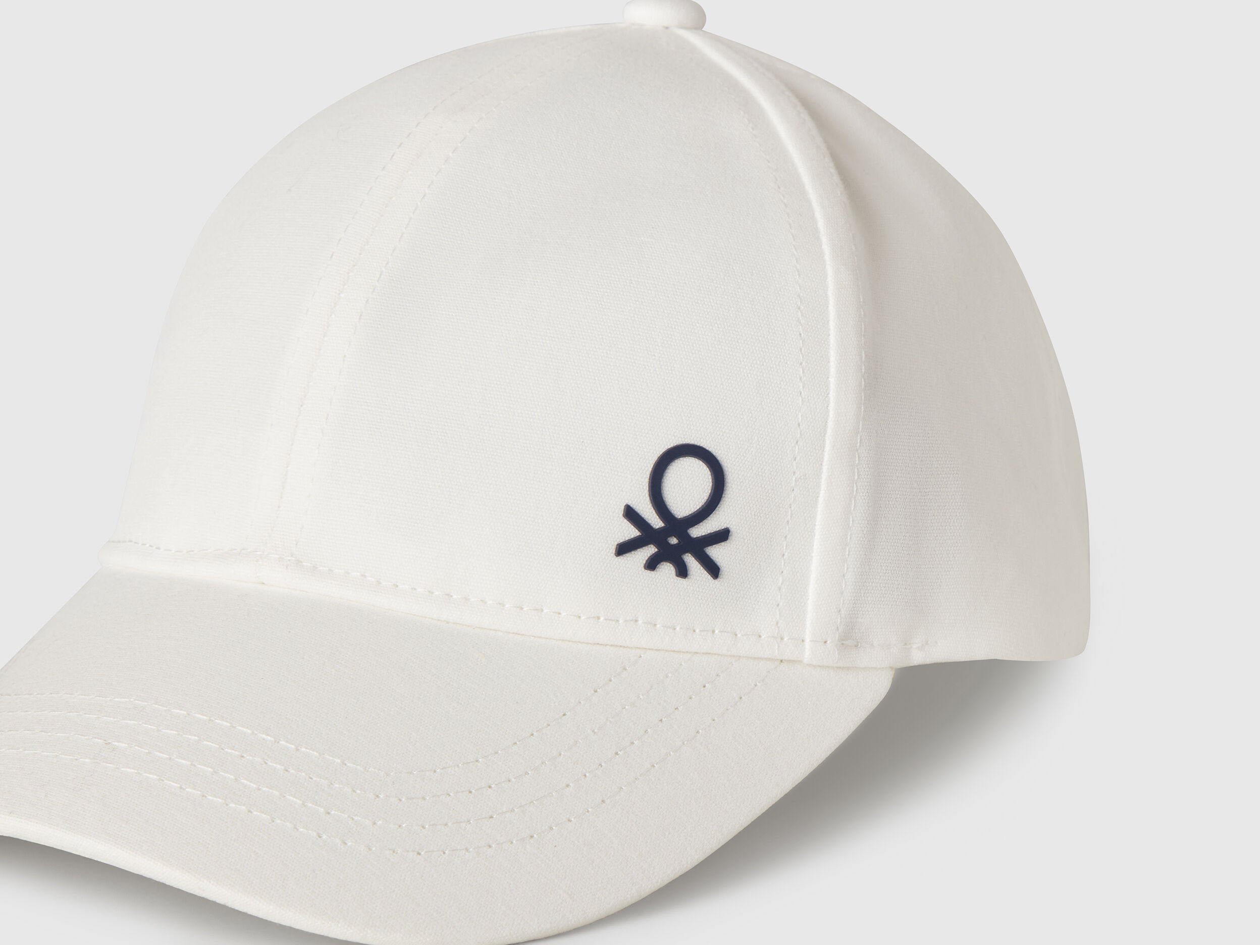 Benetton_Cotton Cap with Logo_6YCTGA012_101_03