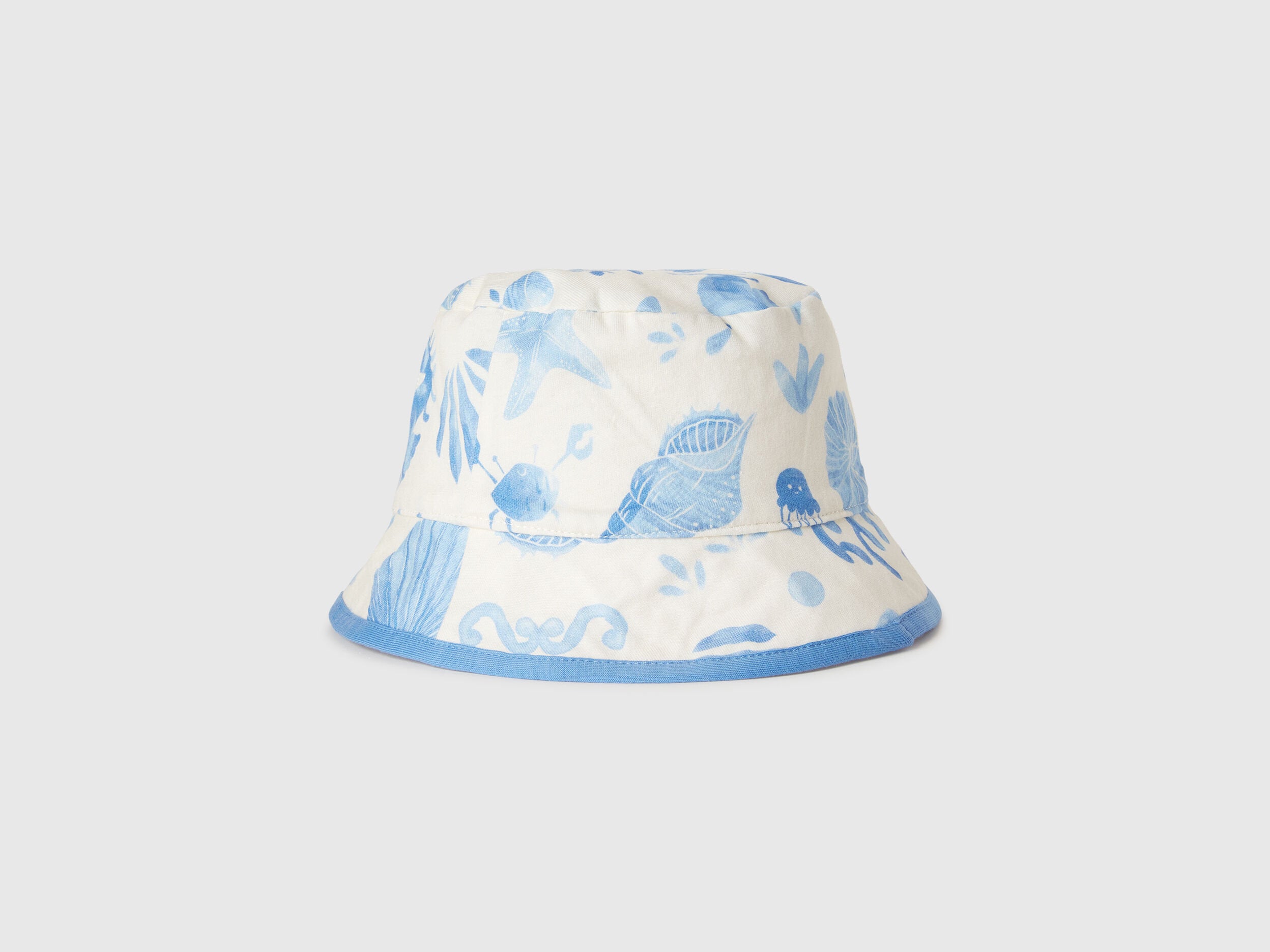 Benetton_Reversible Hat with Beach Print_6YPLGA01G_074_02