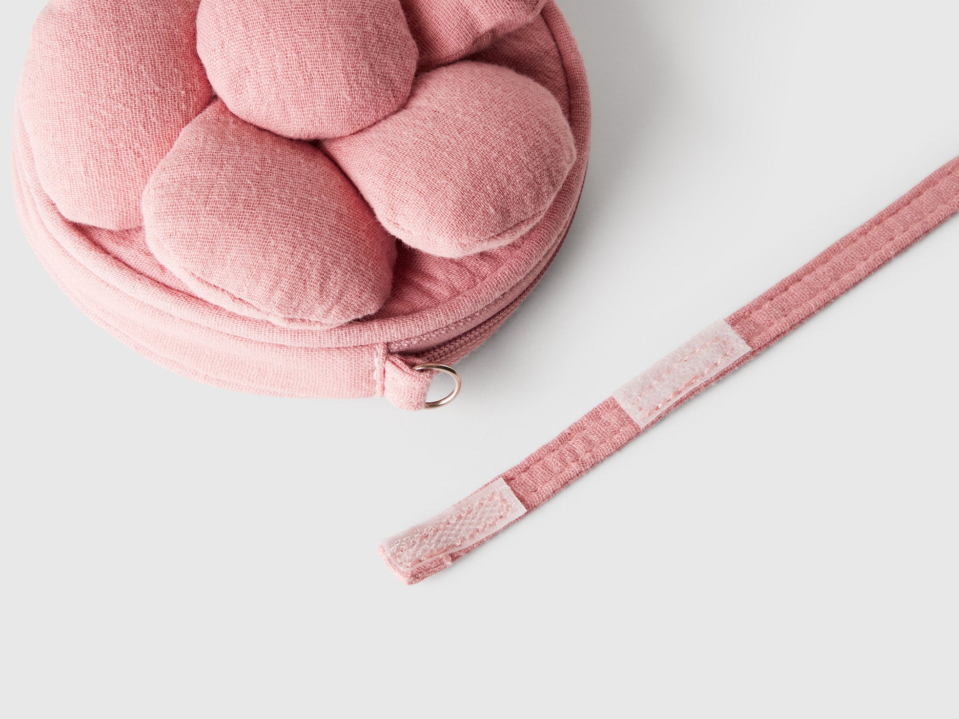 Benetton_Crossbody Bag with Flower Applique_6Z6KGY00P_09J_03