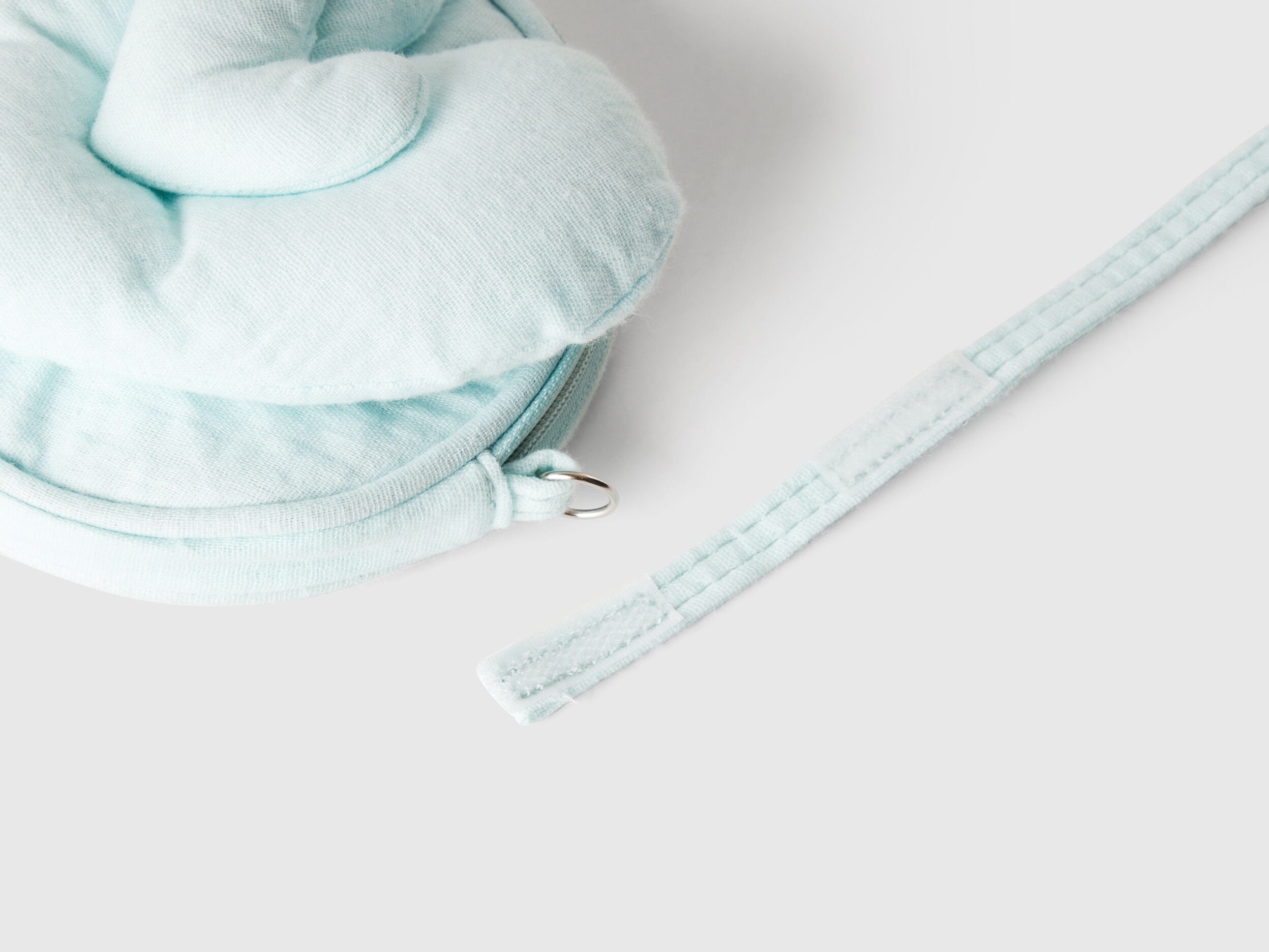 Benetton_Crossbody Bag with Heart Applique_6Z6KGY00P_0U4_03