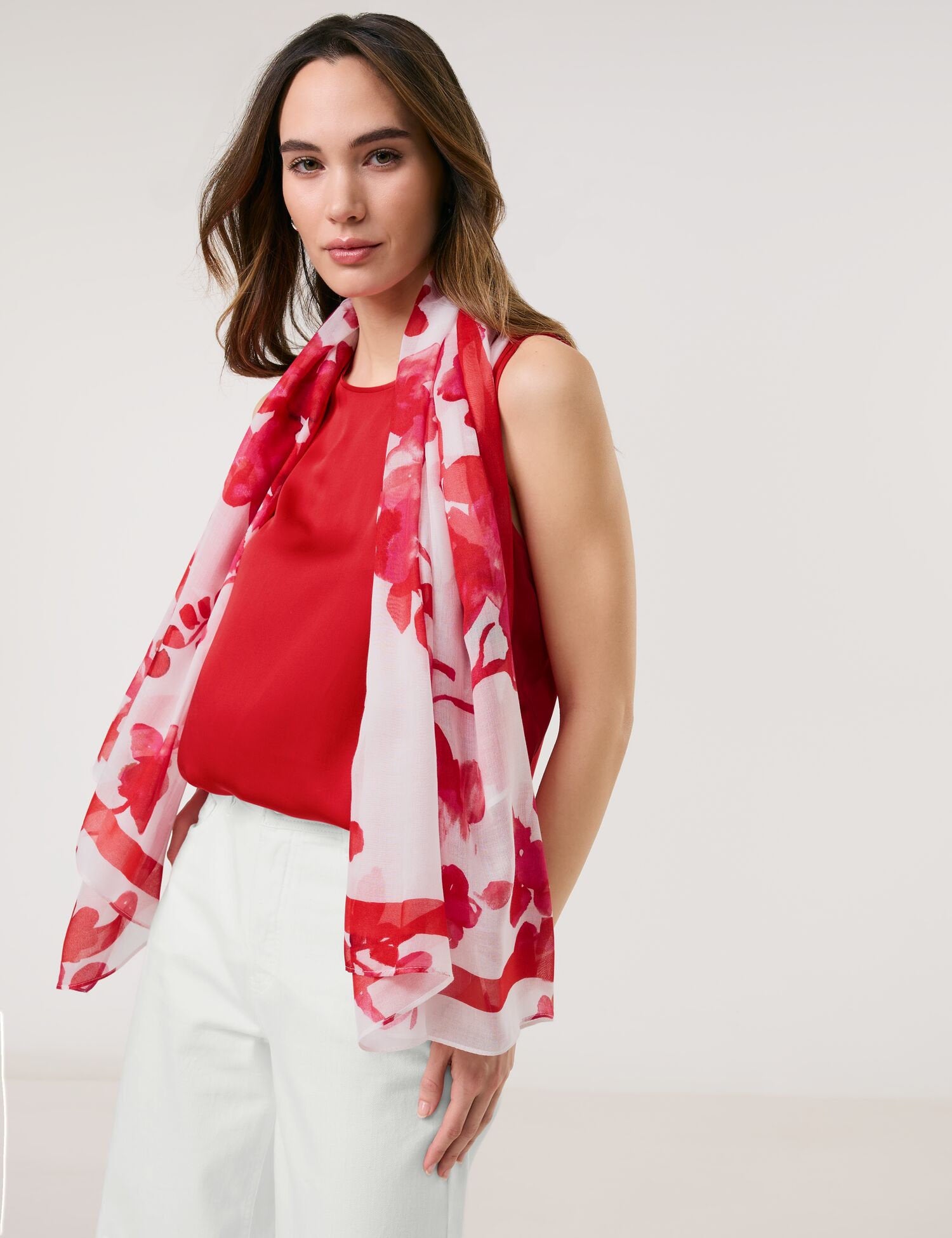 Taifun_Lightweight Scarf with Floral Print_700308-13200_6612_01