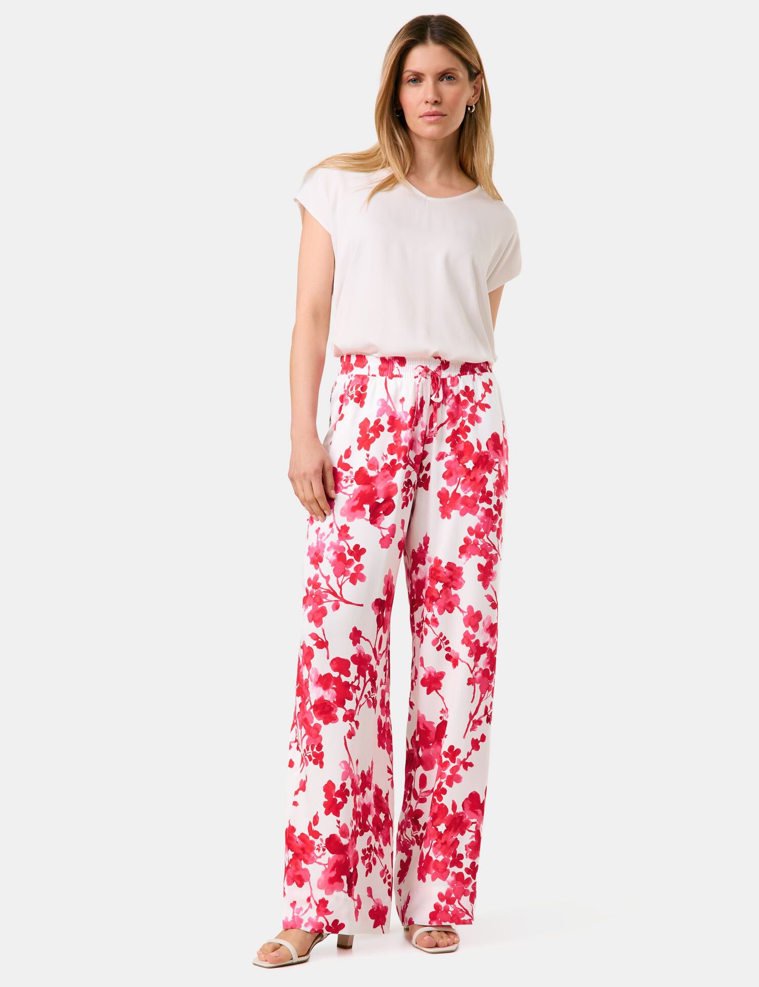 Taifun_Palazzo Trousers with a Floral Print_720334-11203_6612_07